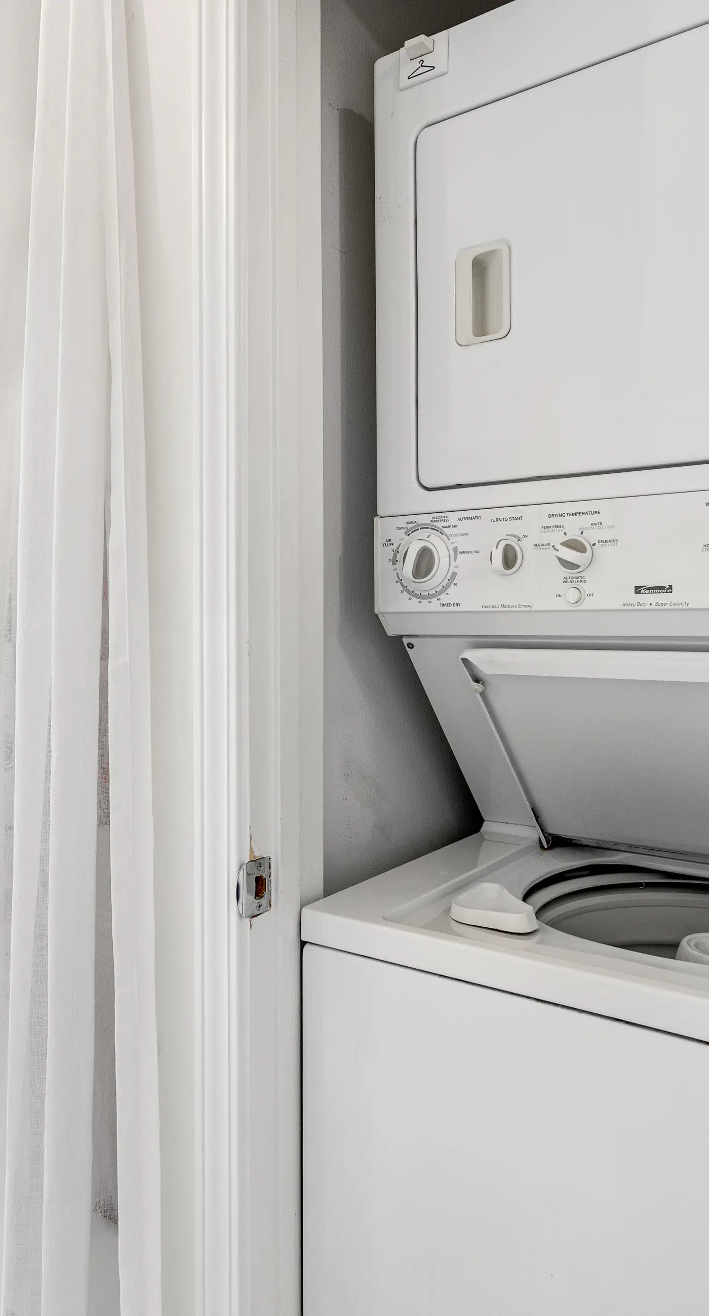 Sunny beachside condo with pool, central AC & washer&dryer