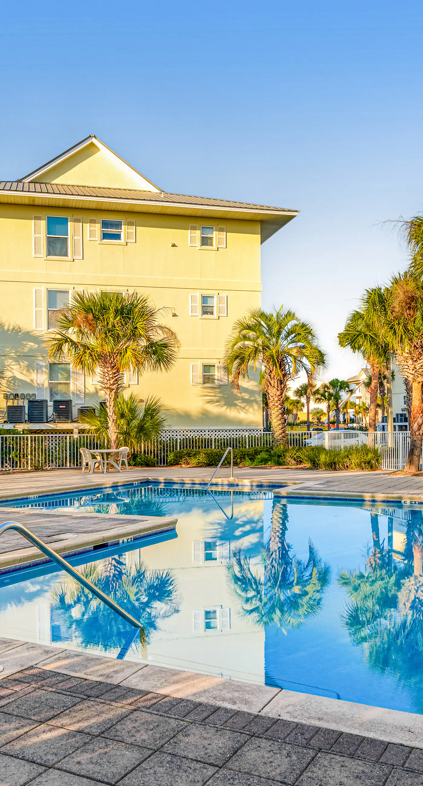 Sunny beachside condo with pool, central AC & washer&dryer