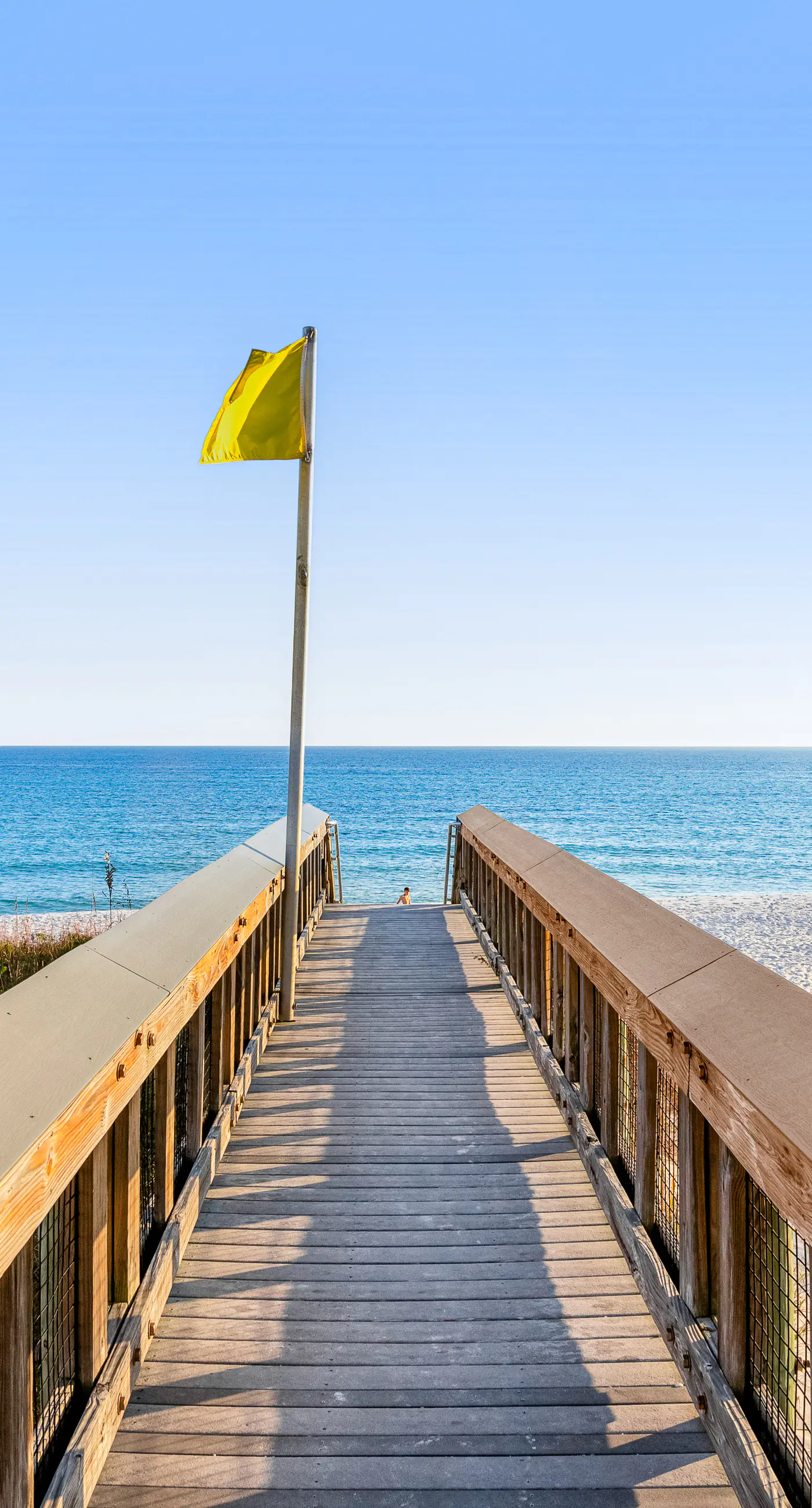 Sunny beachside condo with pool, central AC & washer&dryer