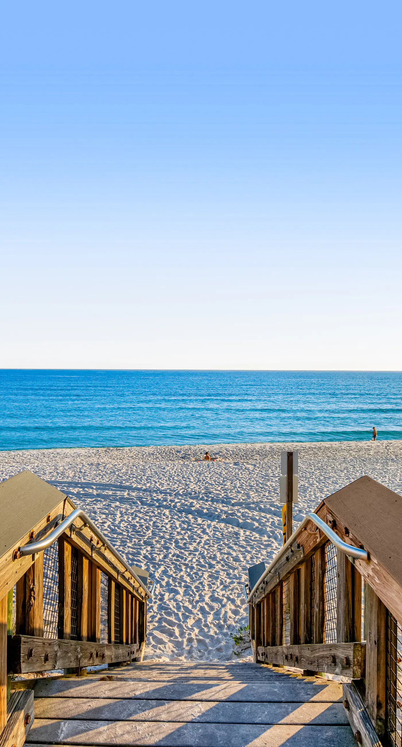 Sunny beachside condo with pool, central AC & washer&dryer