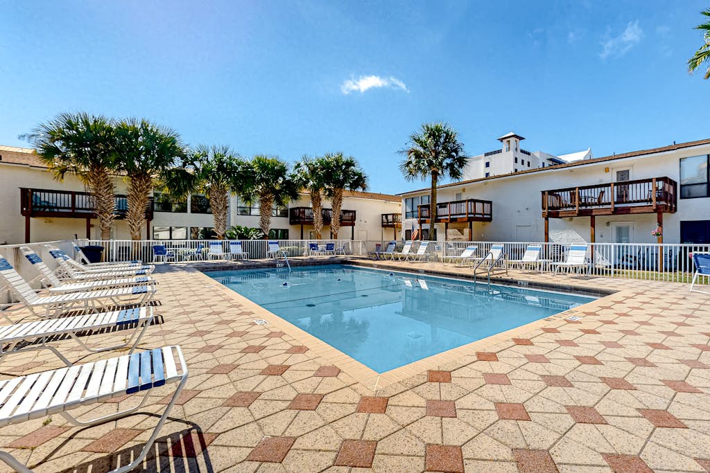 Inviting condo near the beach with patio, tennis, pool, & W/D