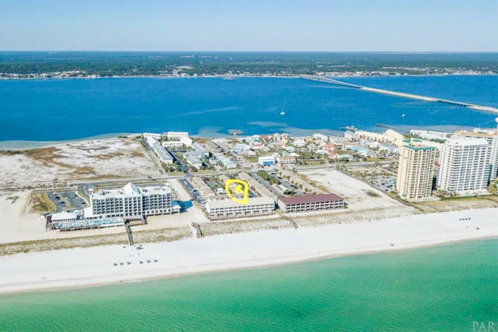 Inviting condo near the beach with patio, tennis, pool, & W&D