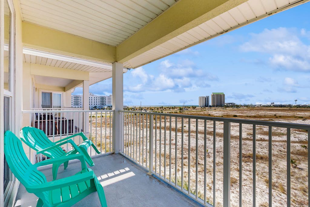 Gorgeous coastal home with shared pool & easy beach access