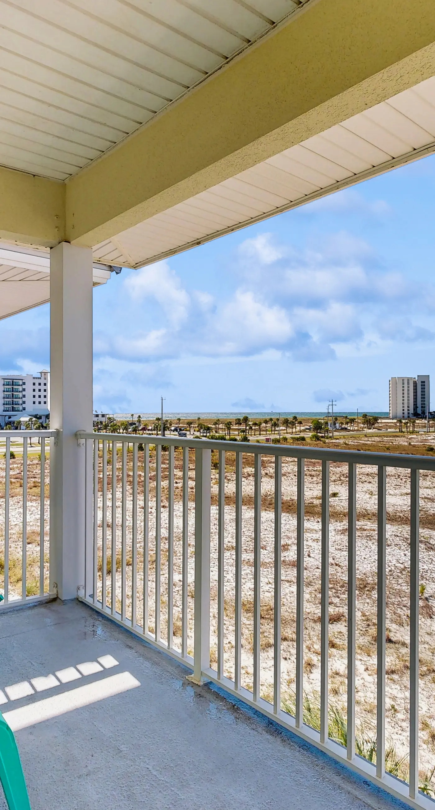 Gorgeous coastal home with shared pool & easy beach access