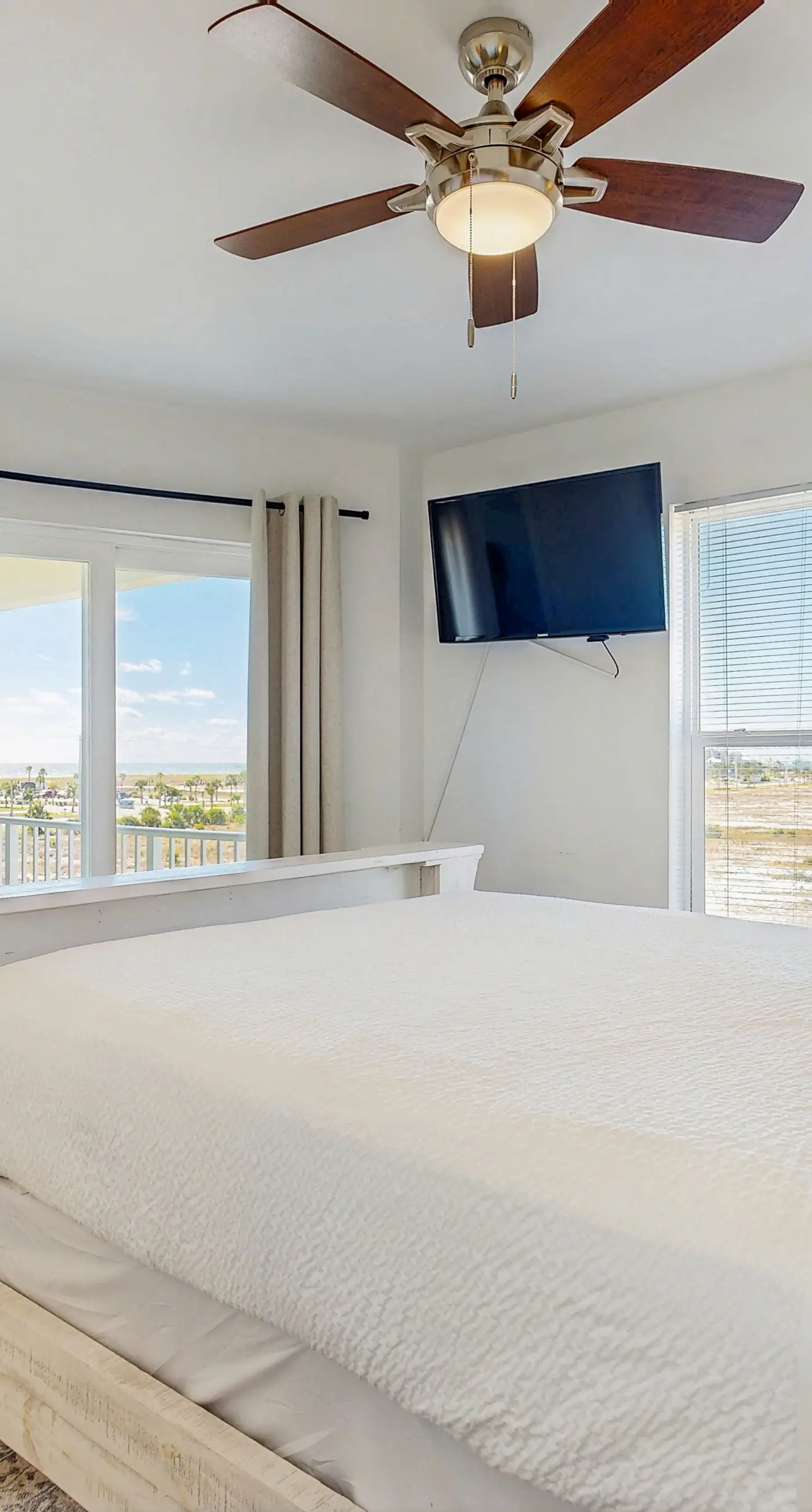 Gorgeous coastal home with shared pool & easy beach access