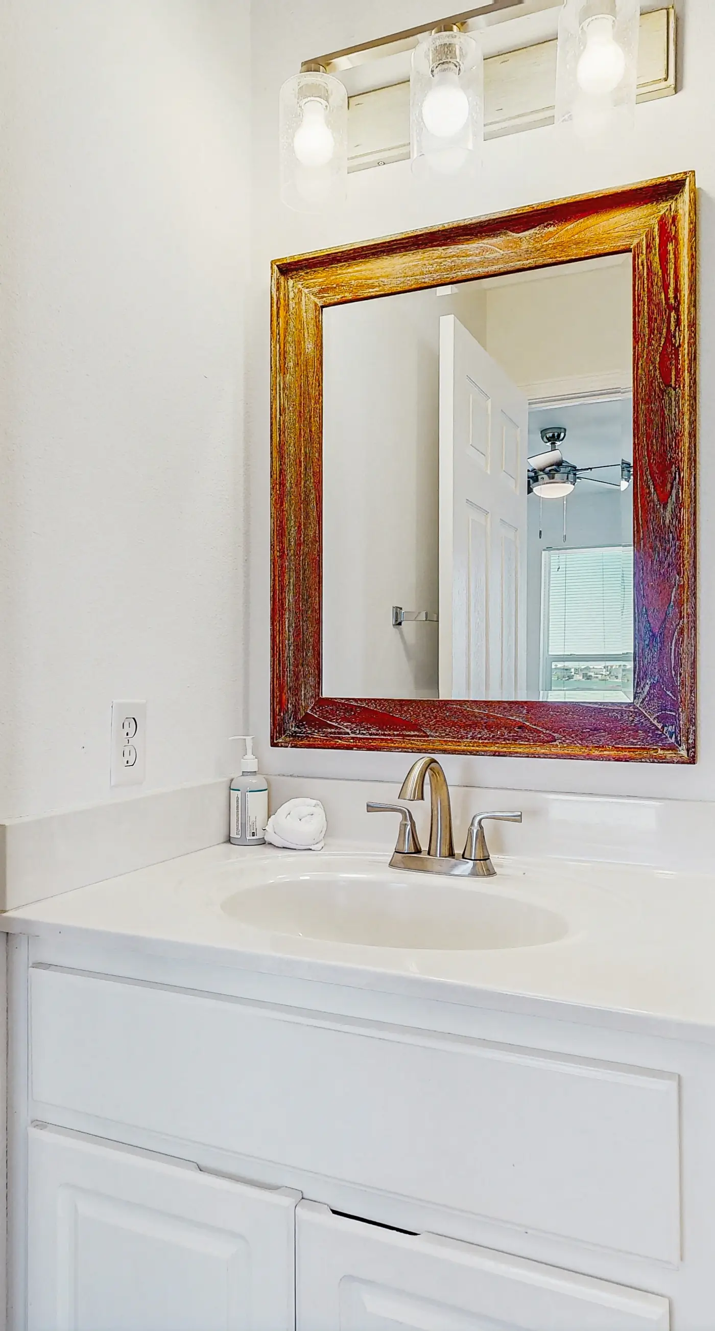 Gorgeous coastal home with shared pool & easy beach access