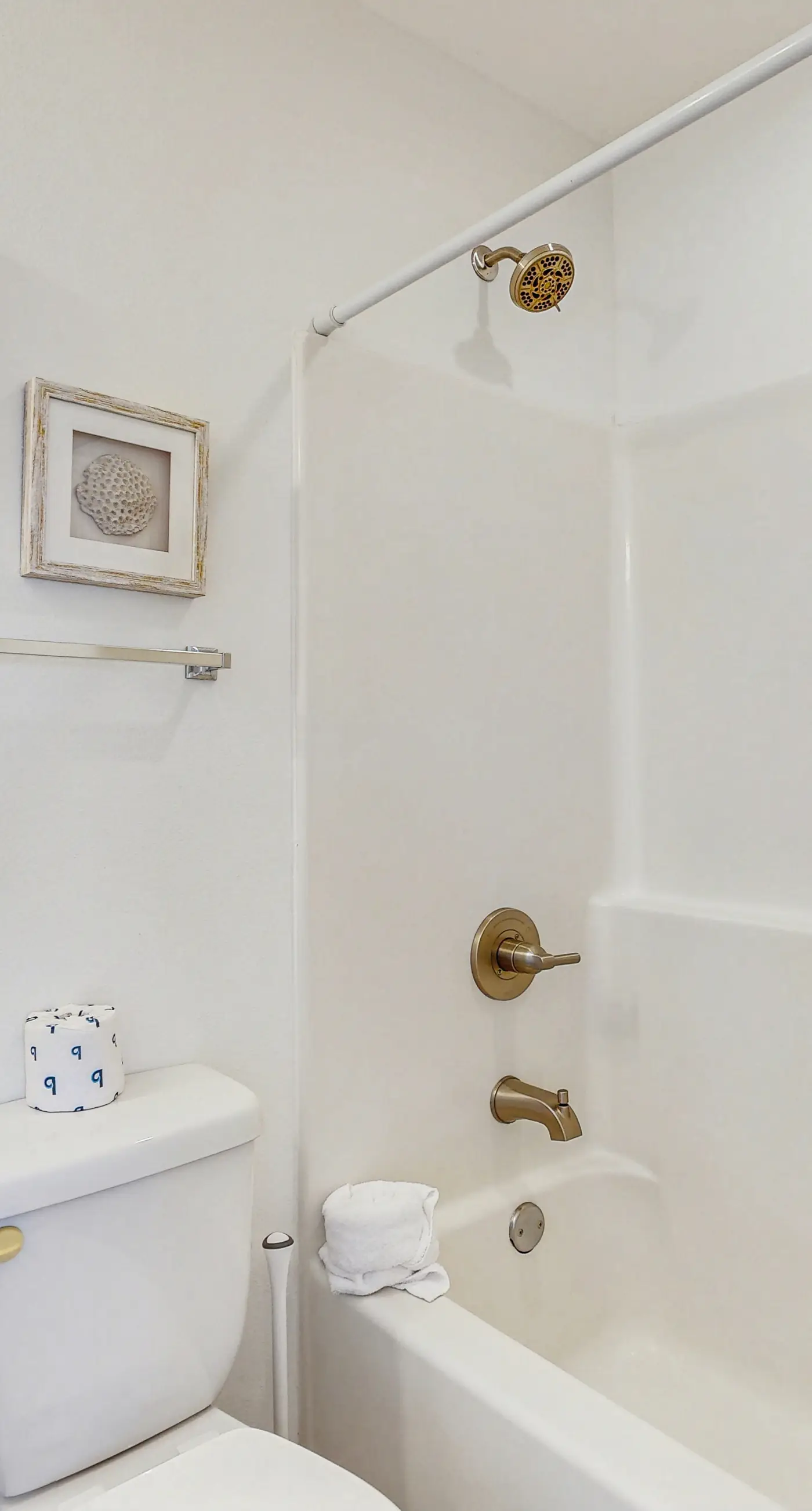 Gorgeous coastal home with shared pool & easy beach access