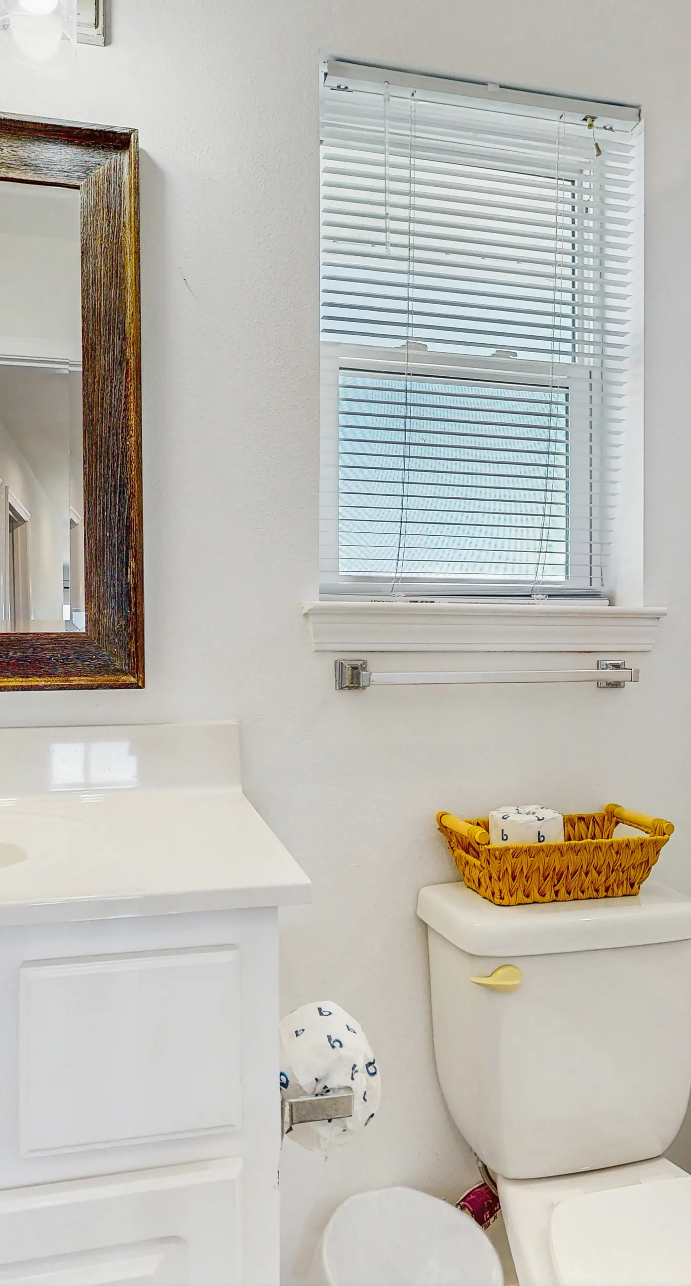 Gorgeous coastal home with shared pool & easy beach access