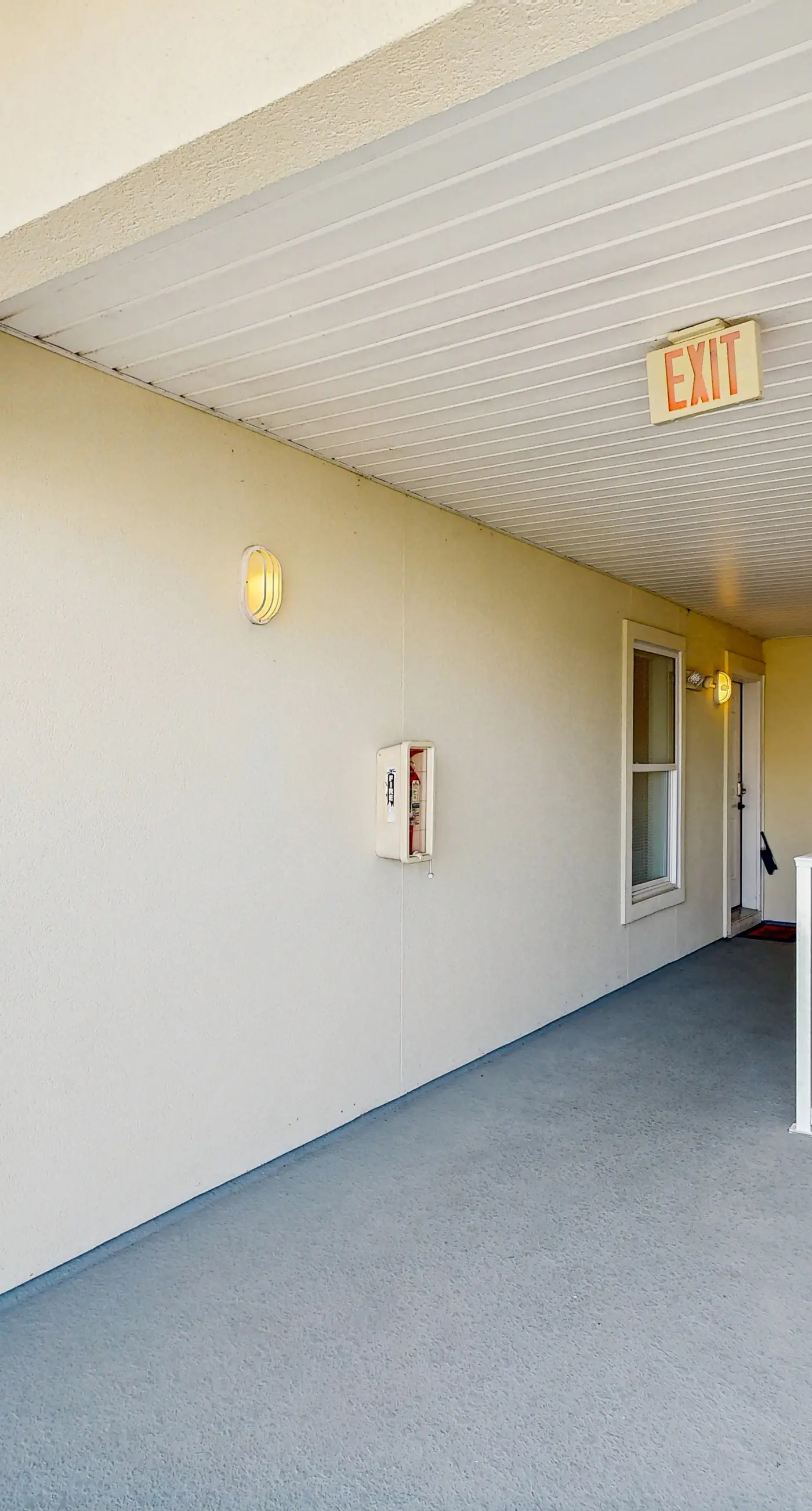 Gorgeous coastal home with shared pool & easy beach access