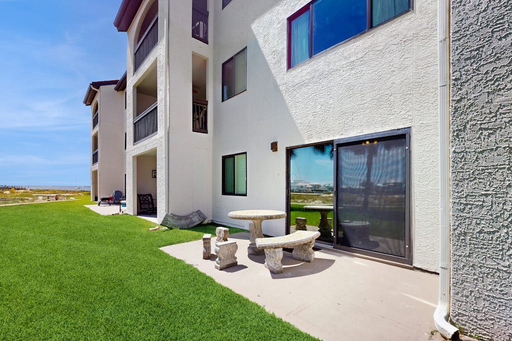 Studio with a patio, pool access, and central AC - snowbird friendly
