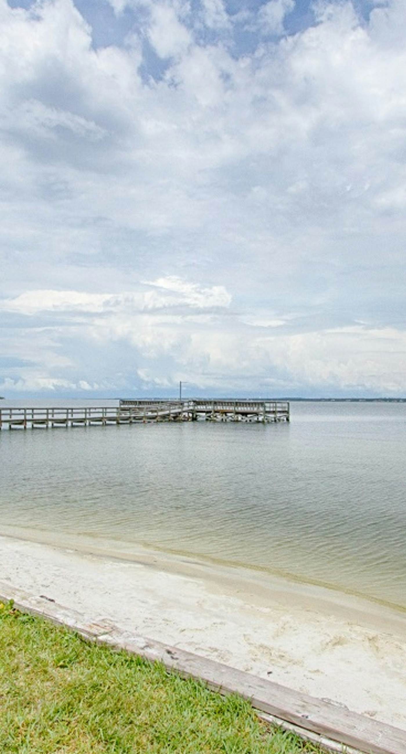 Studio with a patio, pool access, and central AC - snowbird friendly