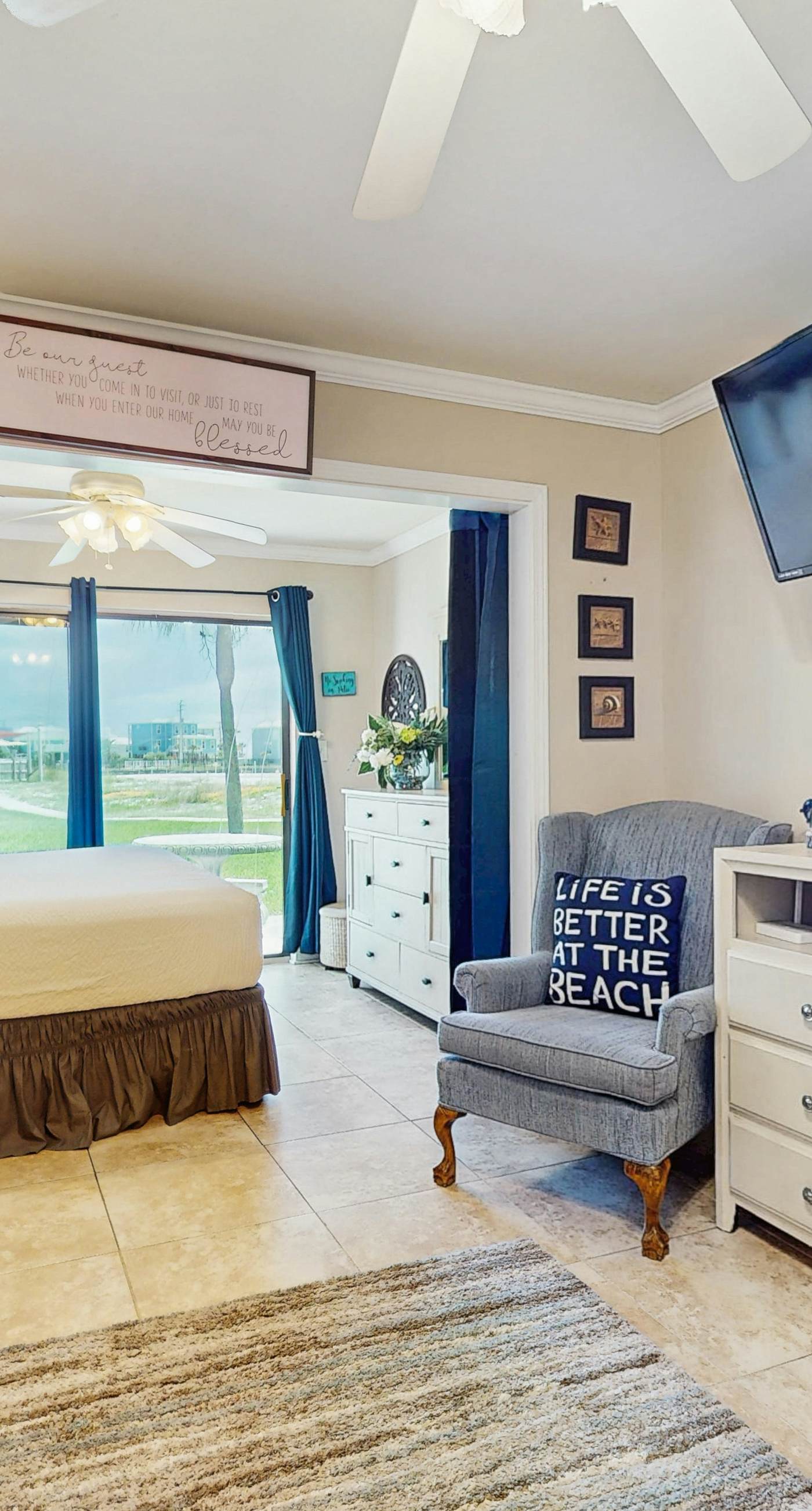 Studio with a patio, pool access, and central AC - snowbird friendly