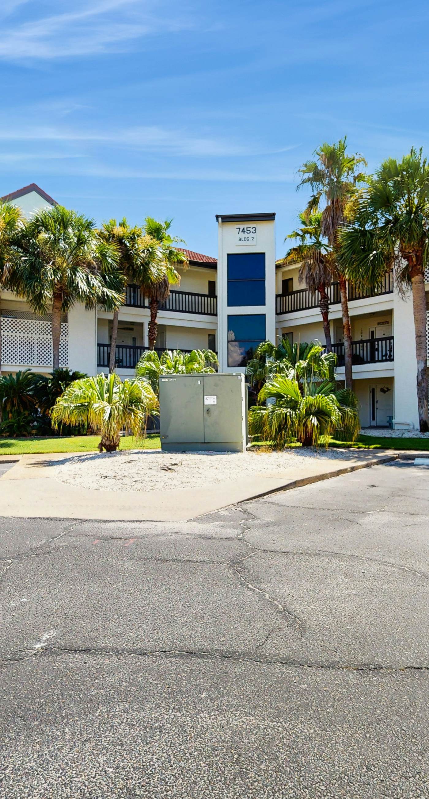 Studio with a patio, pool access, and central AC - snowbird friendly