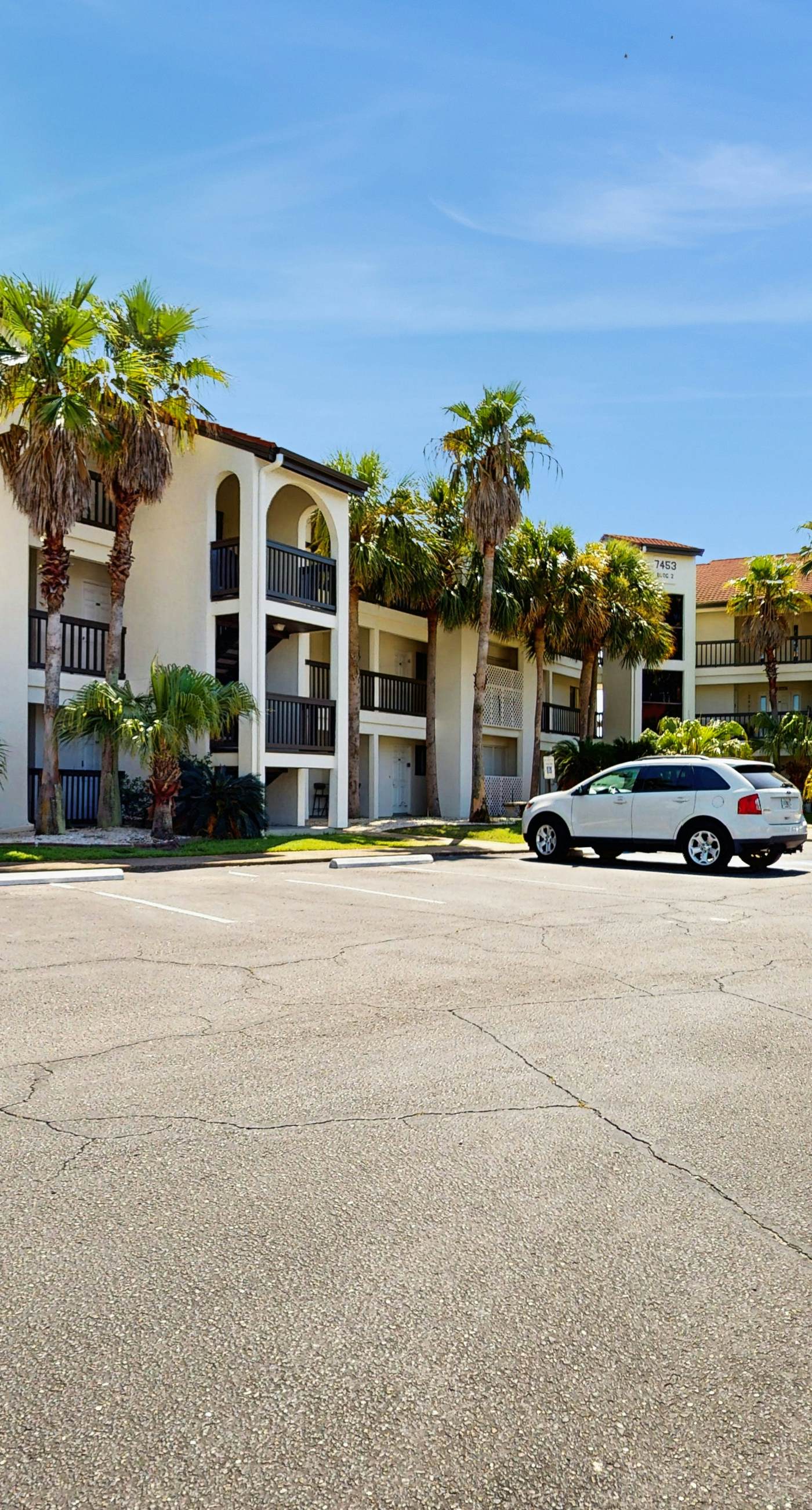 Studio with a patio, pool access, and central AC - snowbird friendly