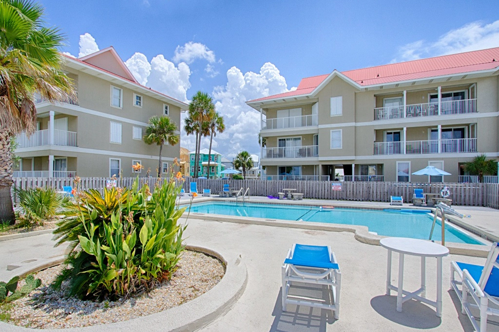 Studio with a patio, pool access, and central AC - snowbird friendly