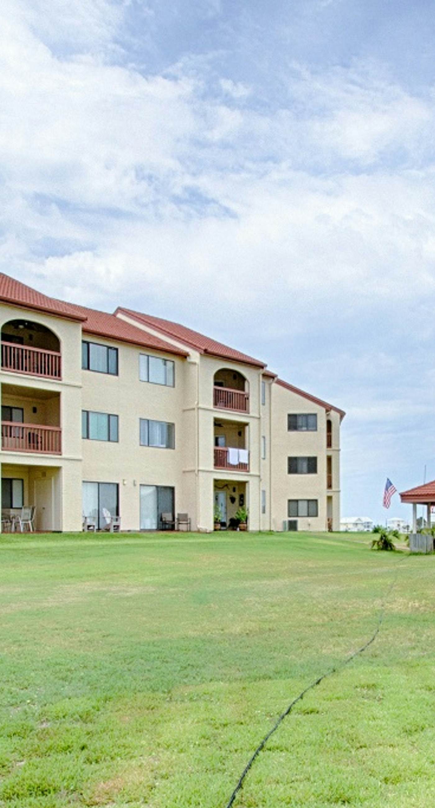 Studio with a patio, pool access, and central AC - snowbird friendly