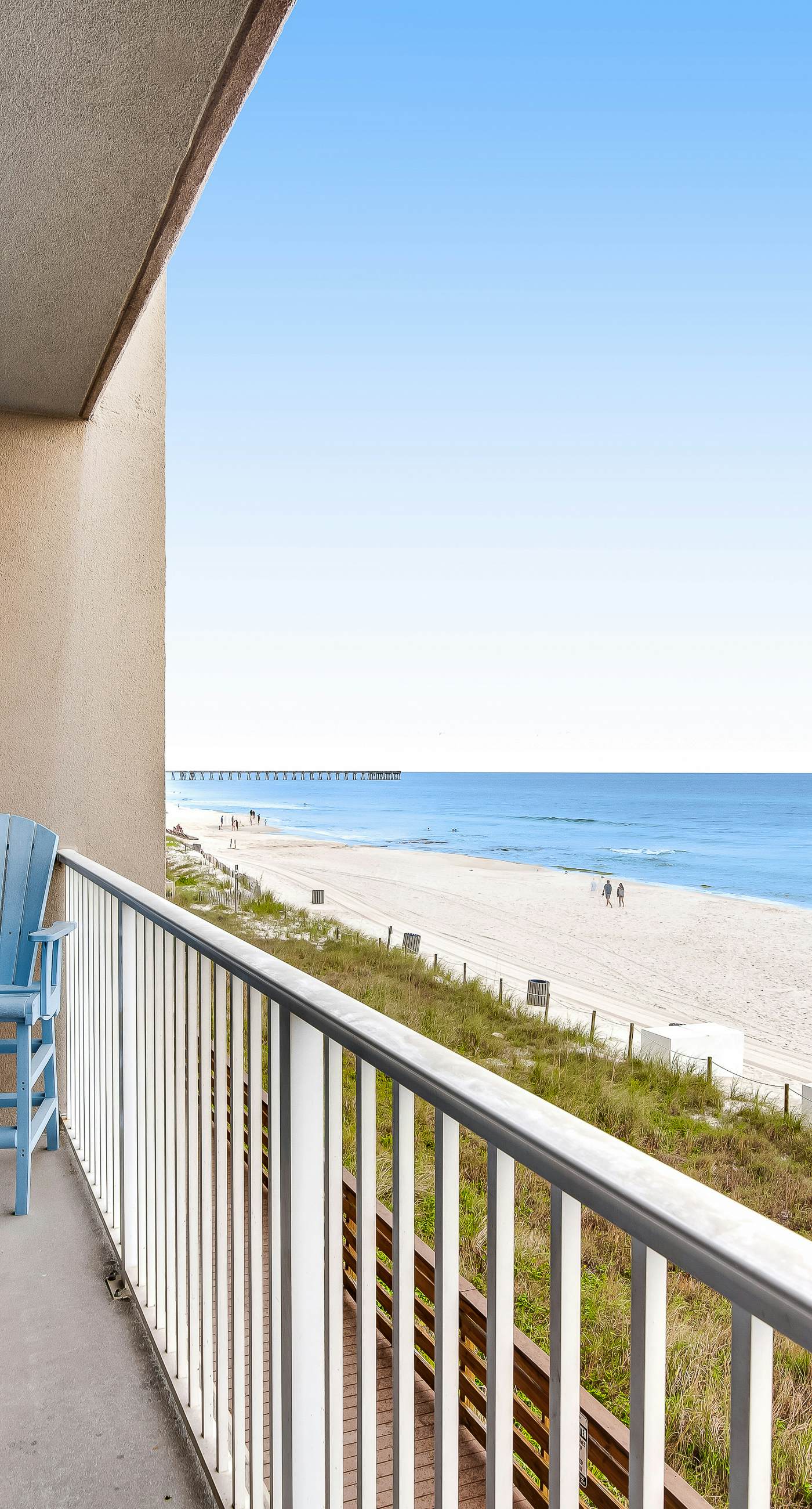 Beachfront dream with central AC, washer/dryer, pools & hot tub