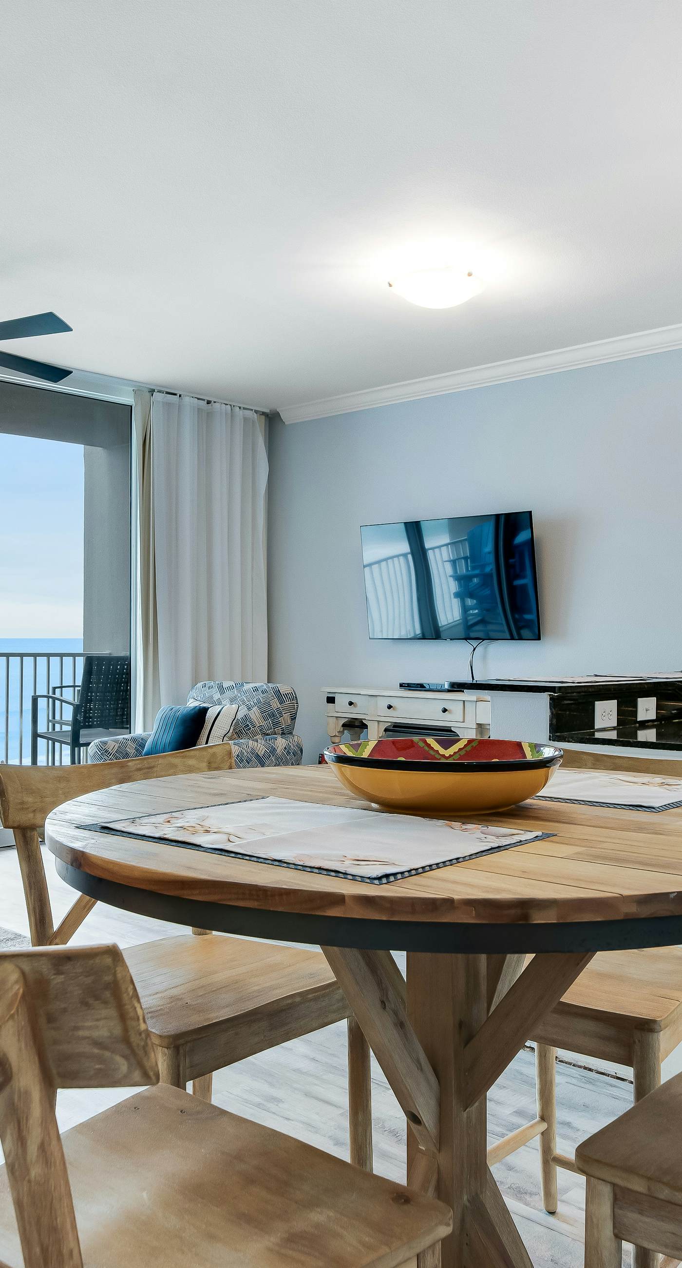 Beachfront dream with central AC, washer/dryer, pools & hot tub