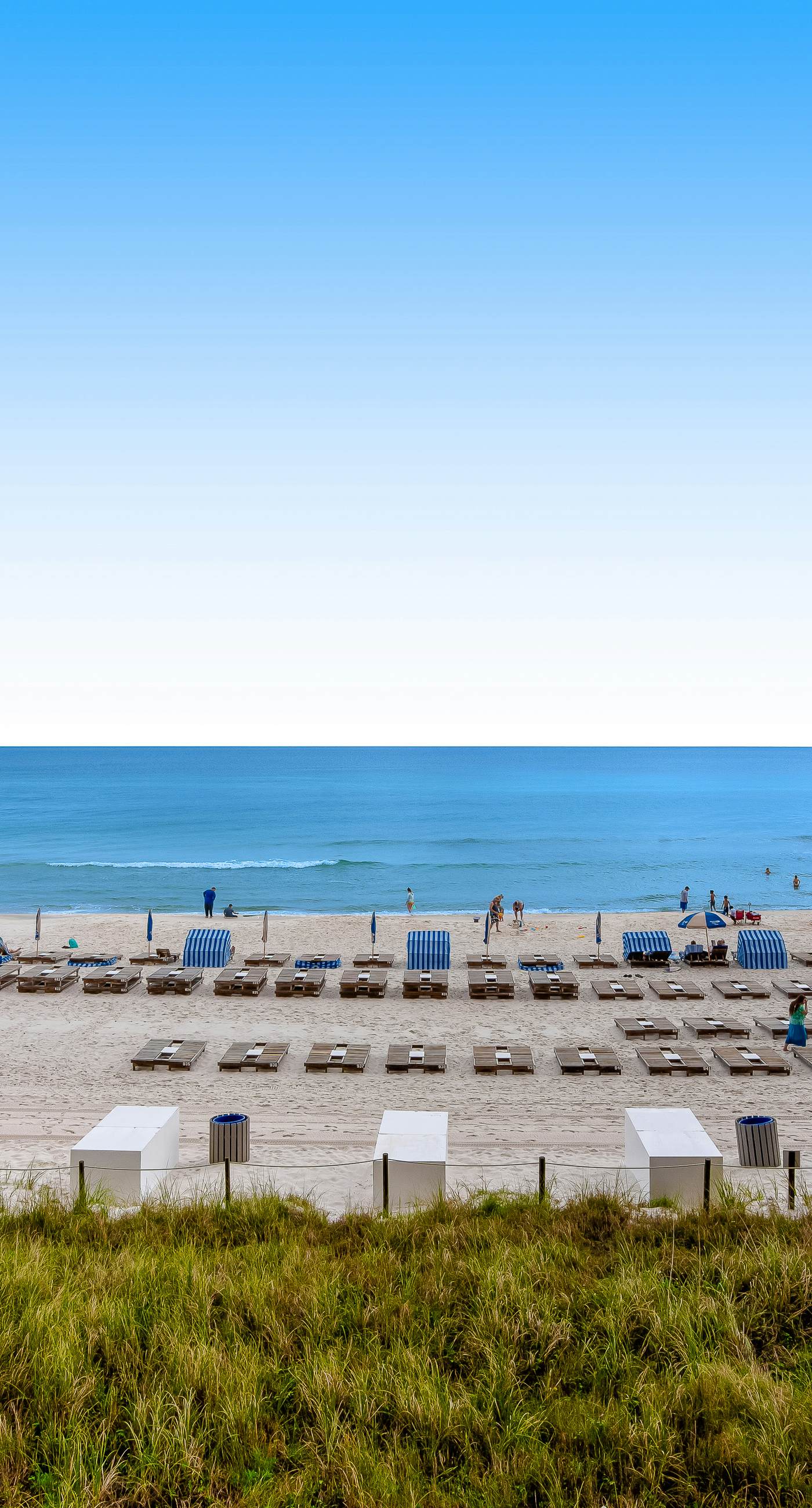 Beachfront dream with central AC, washer/dryer, pools & hot tub