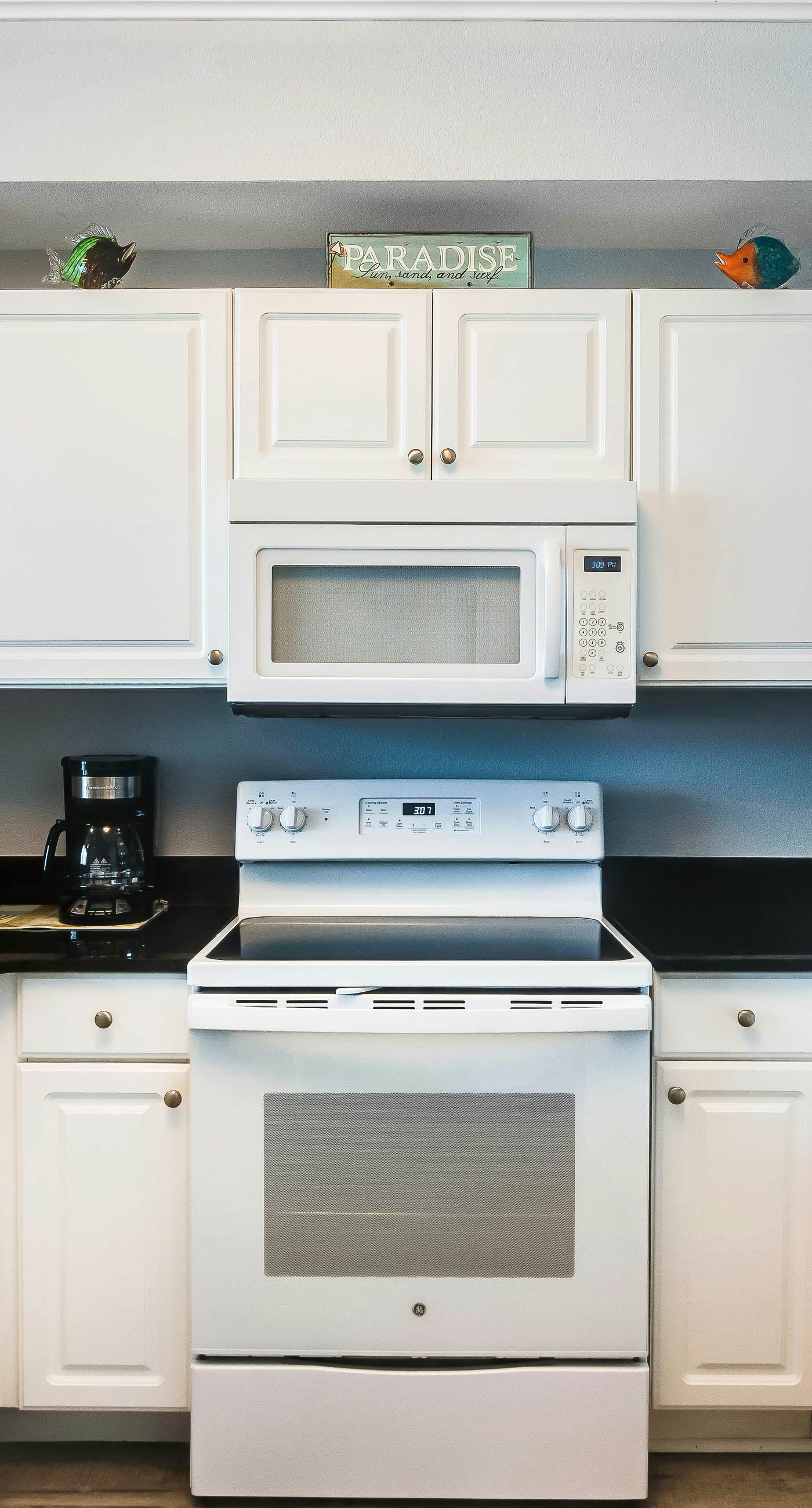 Beachfront dream with central AC, washer/dryer, pools & hot tub