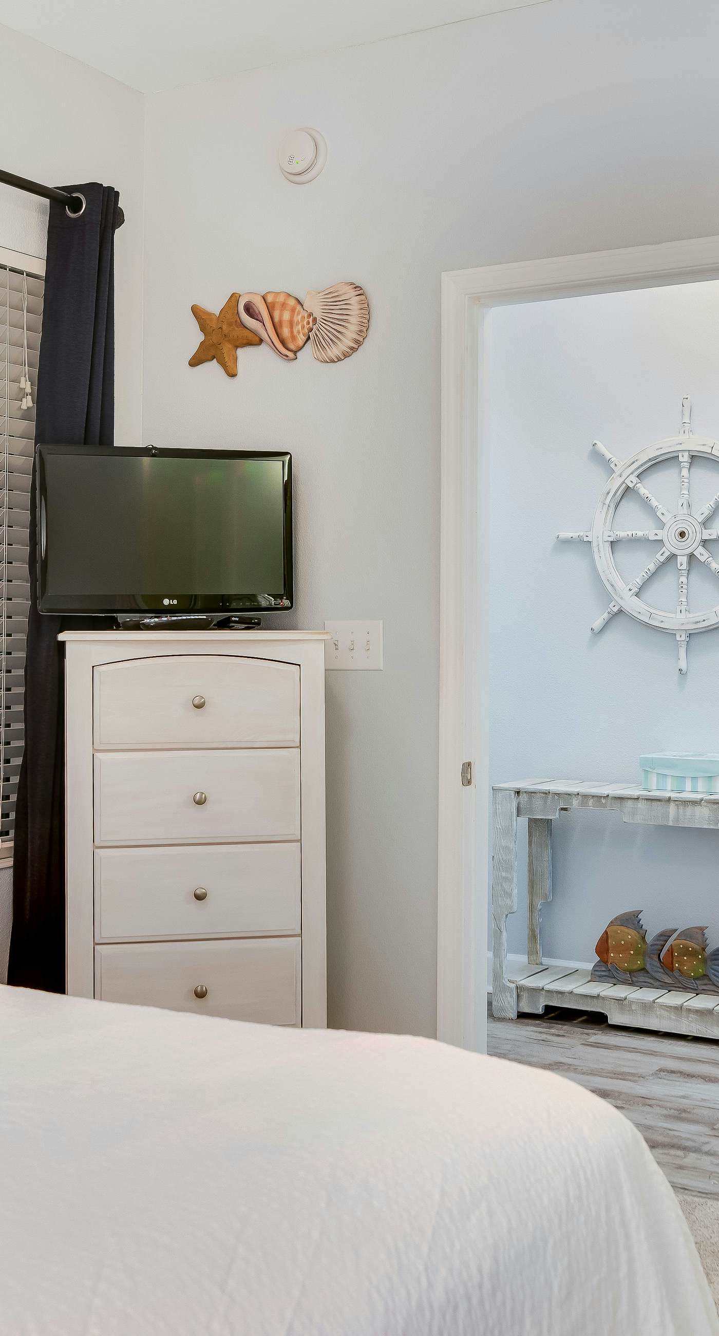 Beachfront dream with central AC, washer/dryer, pools & hot tub