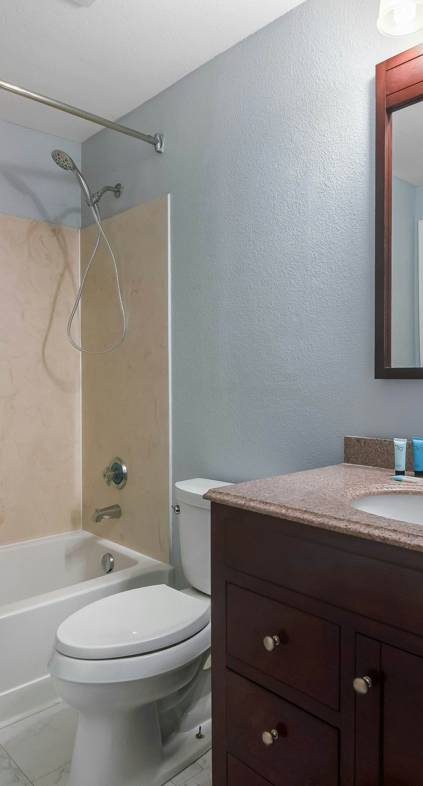 Beachfront dream with central AC, washer/dryer, pools & hot tub