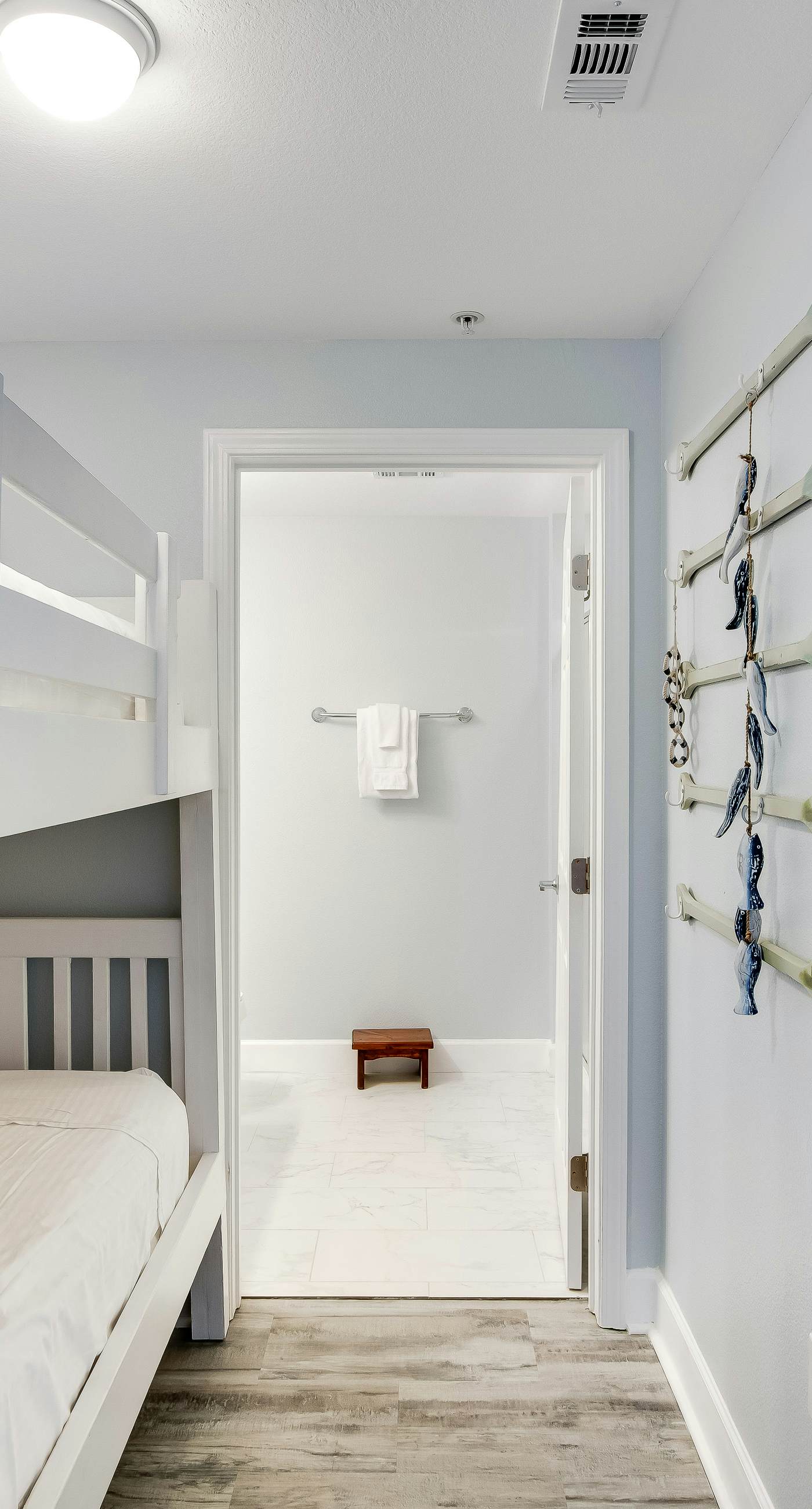 Beachfront dream with central AC, washer/dryer, pools & hot tub