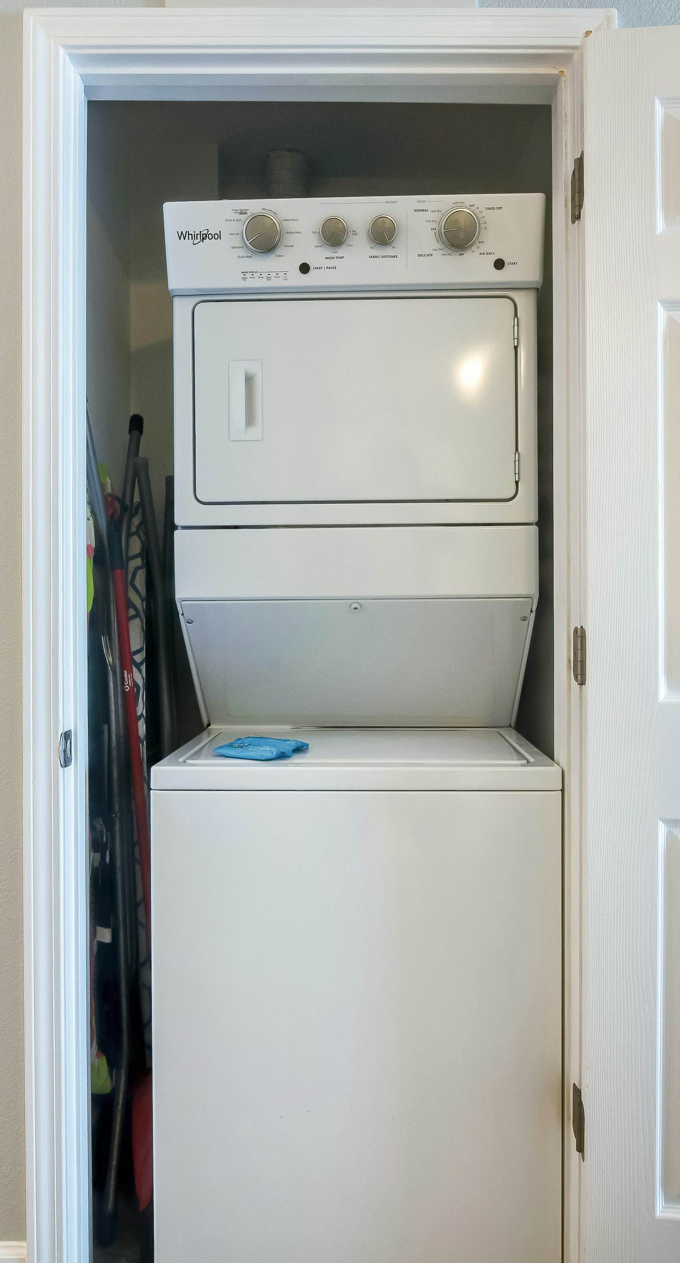 Beachfront dream with central AC, washer/dryer, pools & hot tub