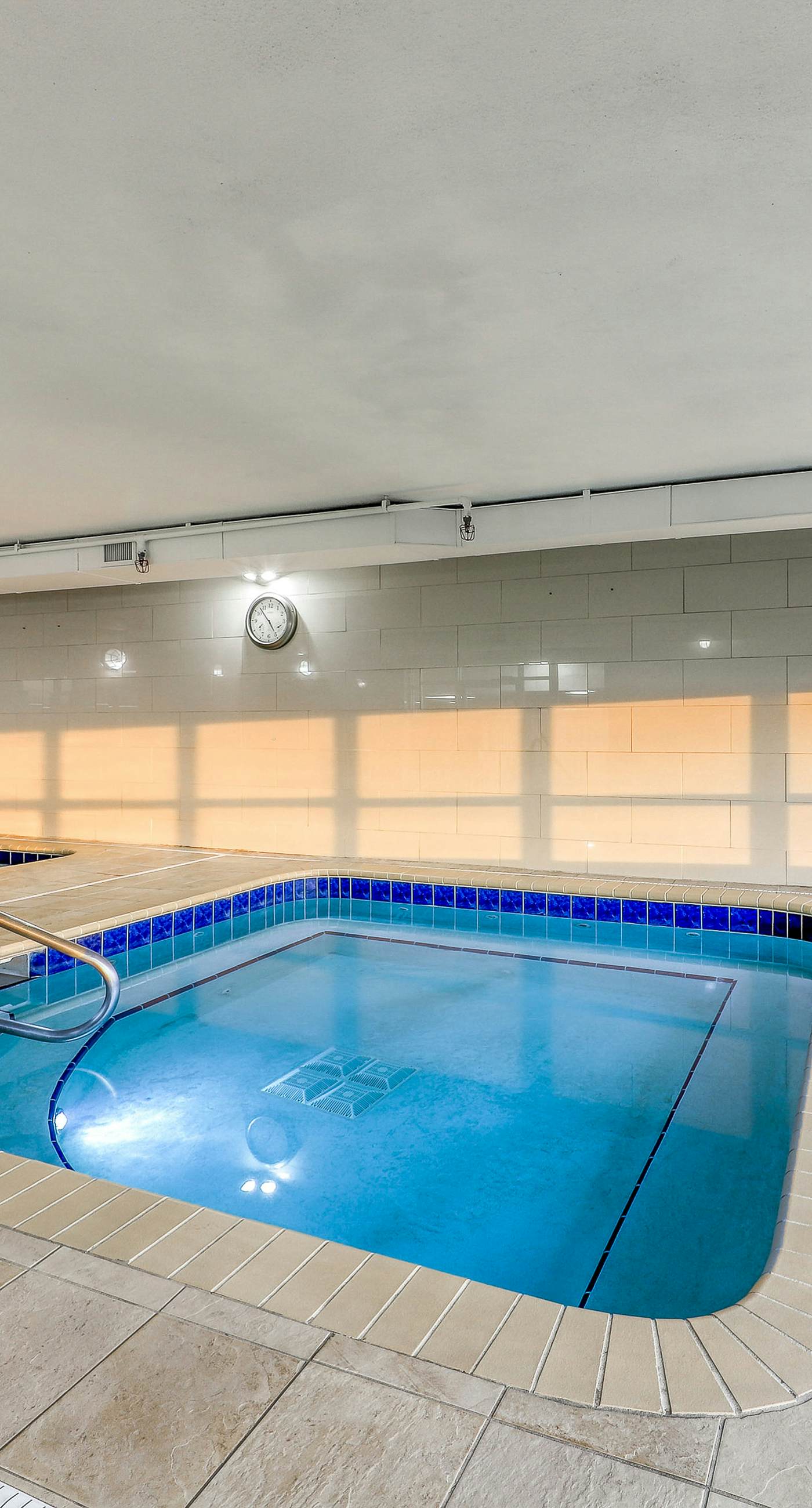 Beachfront dream with central AC, washer/dryer, pools & hot tub