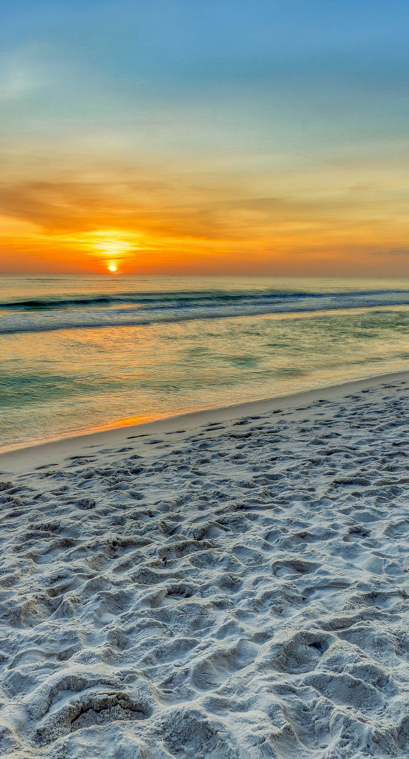 Beachfront dream with central AC, washer/dryer, pools & hot tub