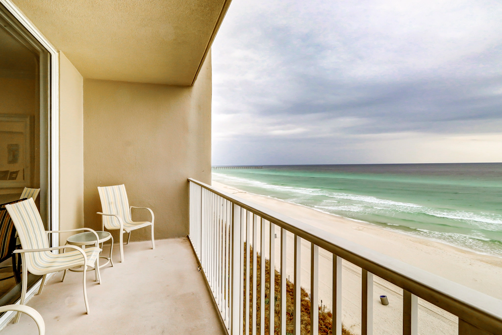 Gorgeous coastal condo with pool, hot tub, fitness center, Roman spa