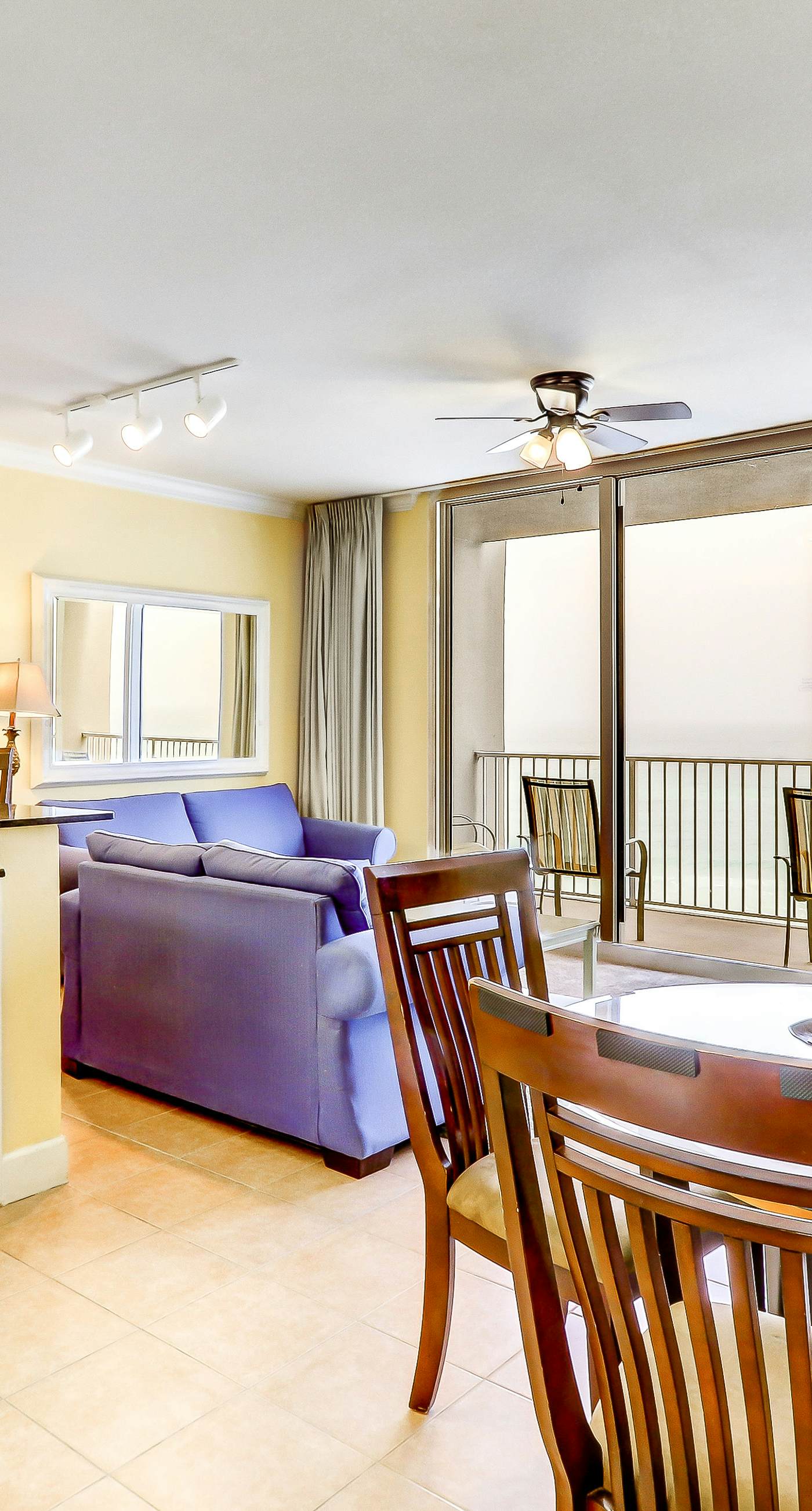 Gorgeous coastal condo with pool, hot tub, fitness center/Roman spa