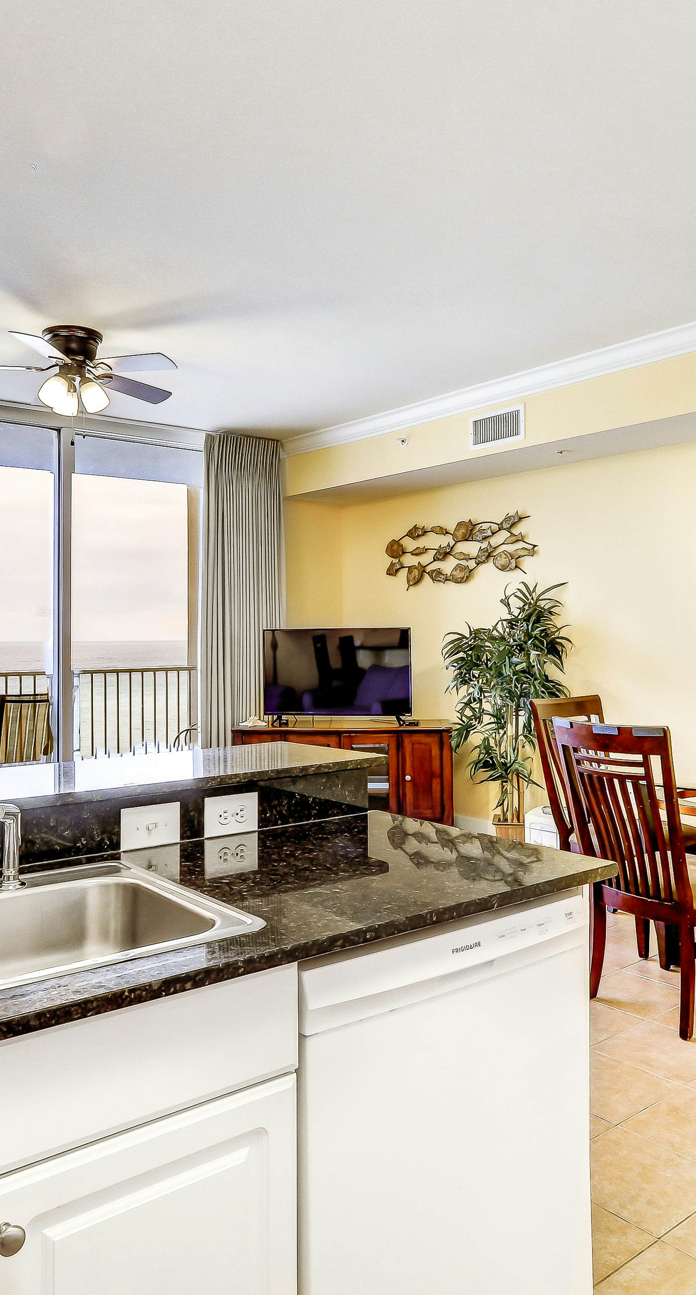 Gorgeous coastal condo with pool, hot tub, fitness center/Roman spa