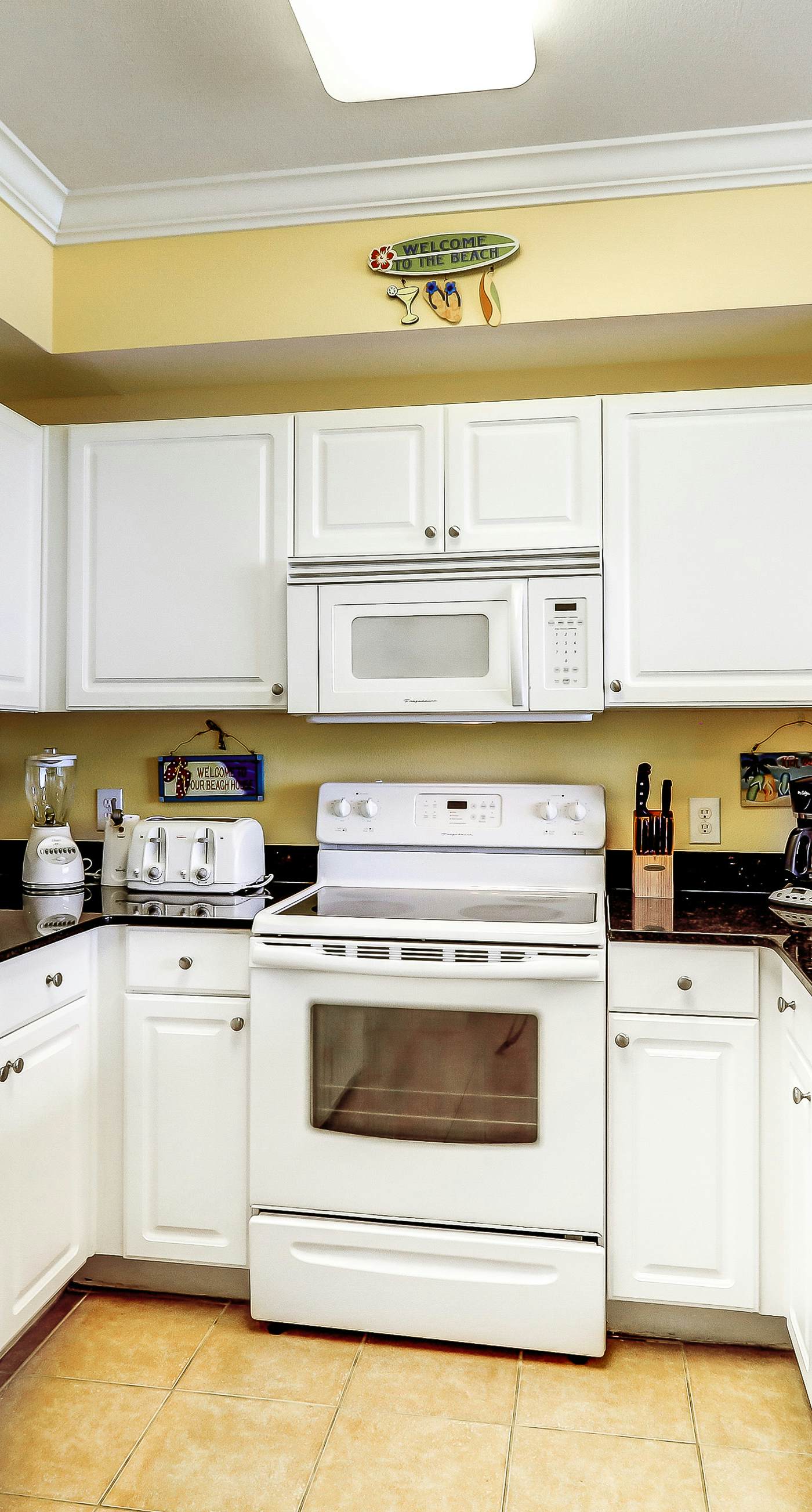 Gorgeous coastal condo with pool, hot tub, fitness center/Roman spa