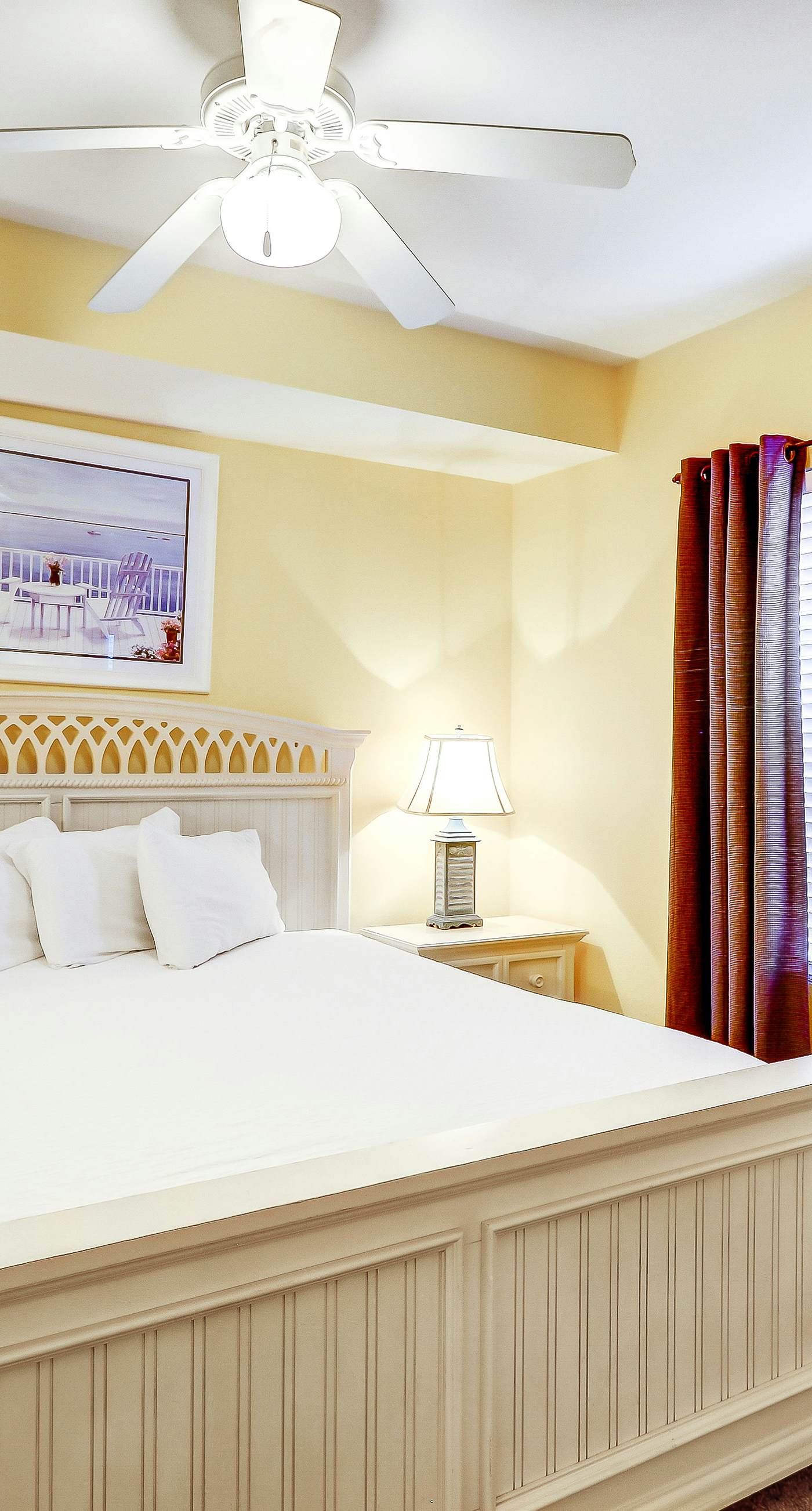 Gorgeous coastal condo with pool, hot tub, fitness center/Roman spa