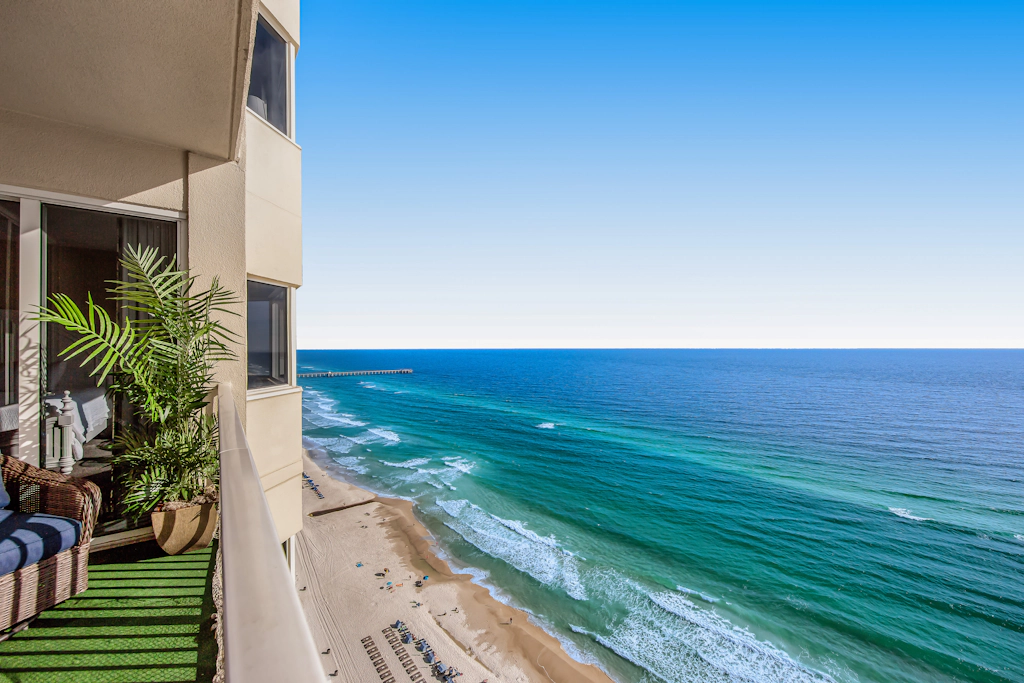 Remodeled family-friendly, beachfront condo with Gulf views, Pool & Hot tub