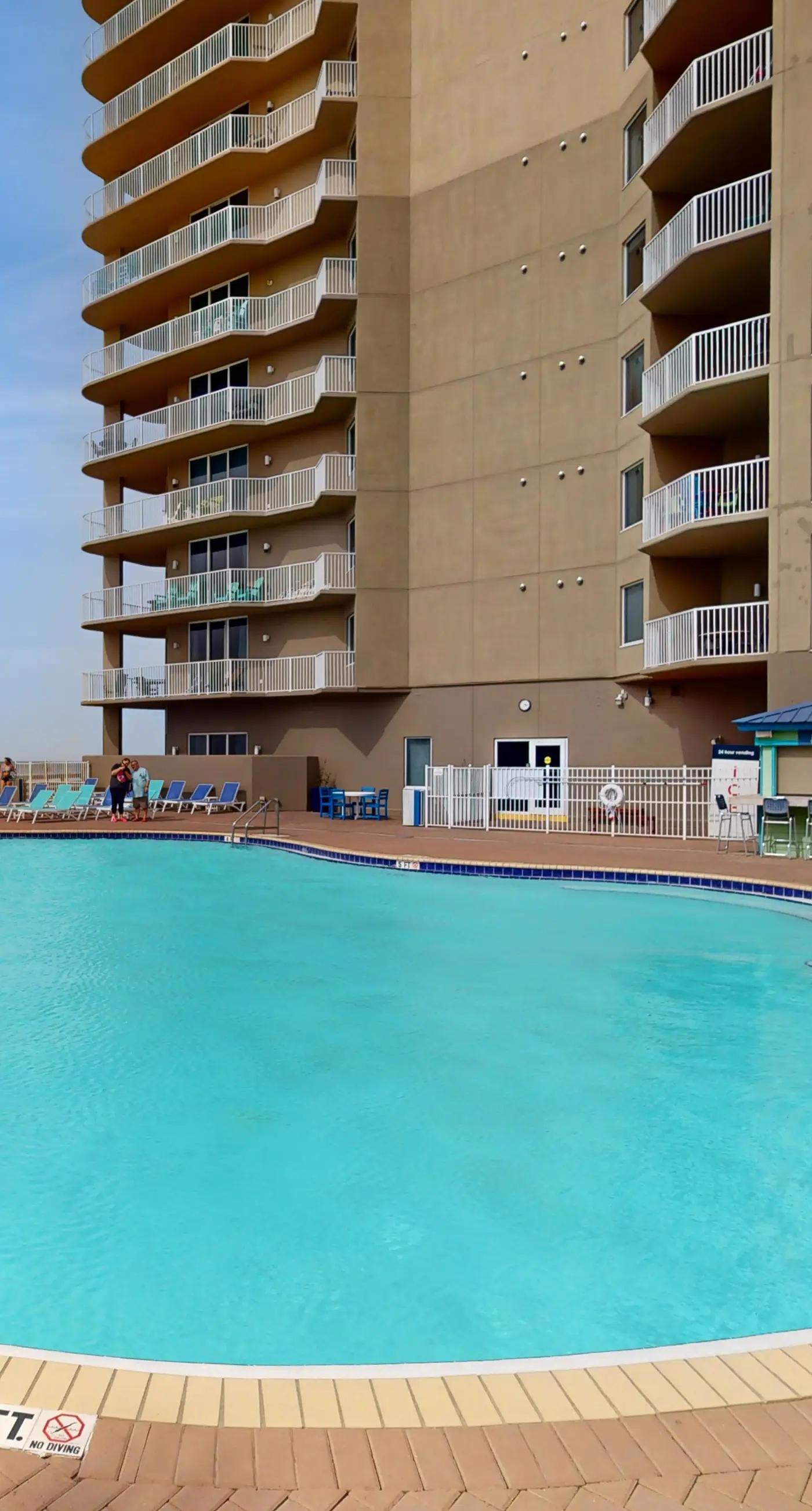 Remodeled family-friendly, beachfront condo w/ Gulf views, Pool & Hot tub