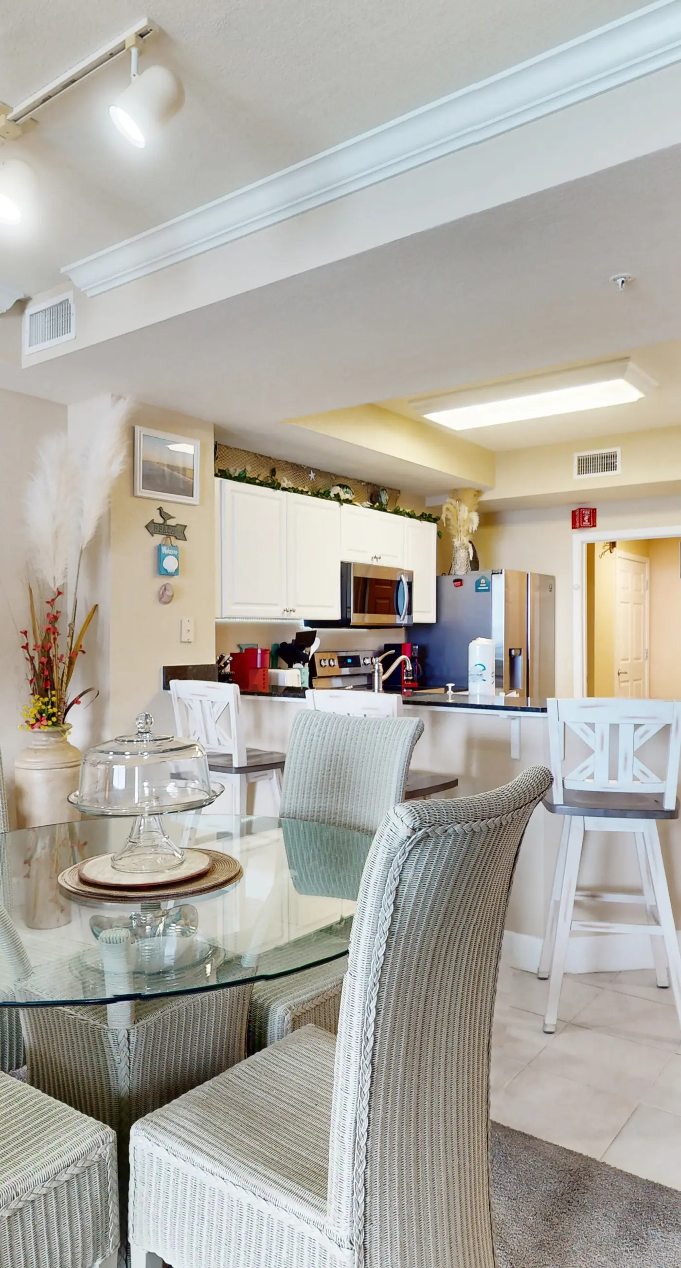Remodeled family-friendly, beachfront condo w/ Gulf views, Pool & Hot tub