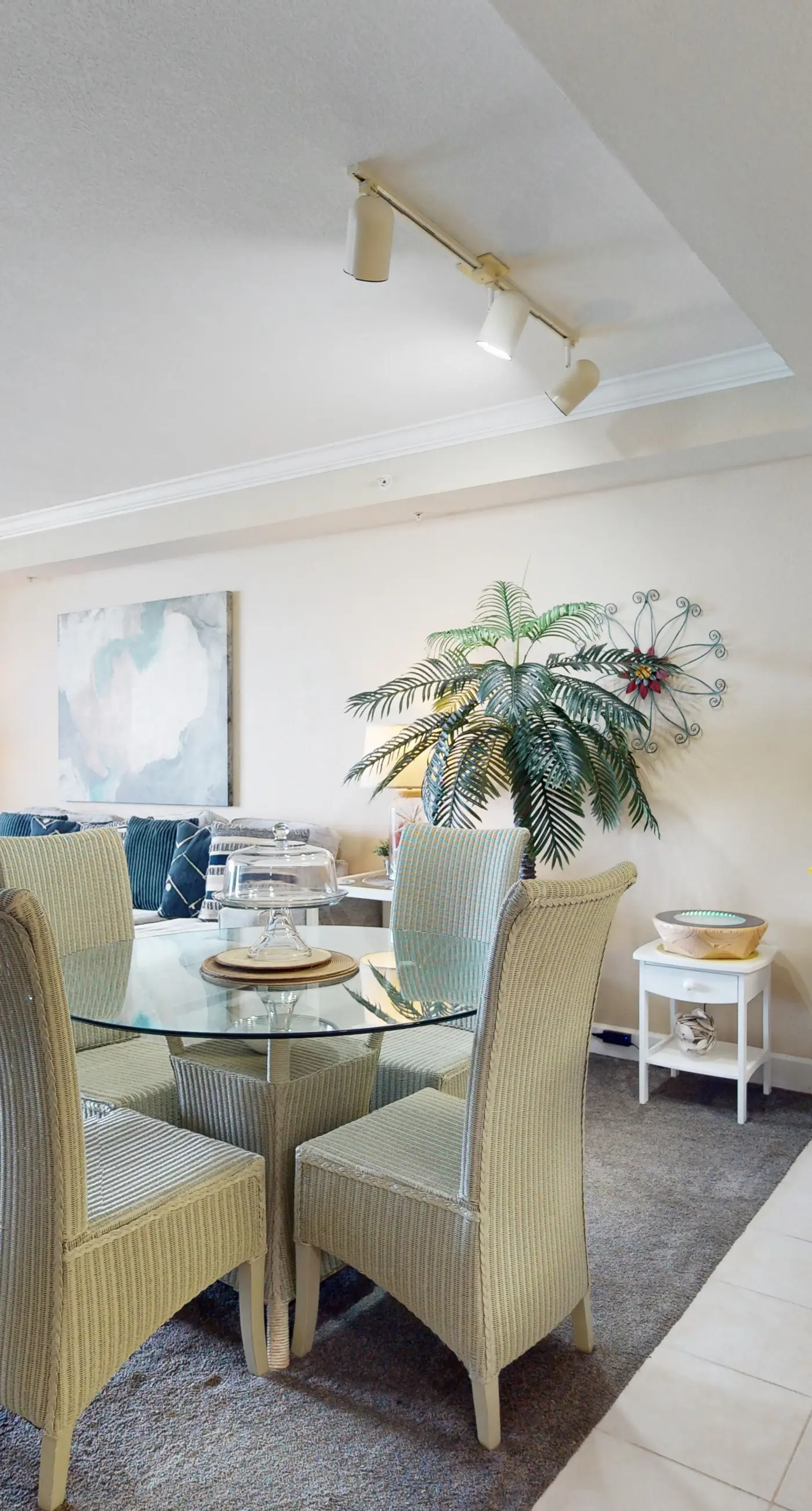 Remodeled family-friendly, beachfront condo w/ Gulf views, Pool & Hot tub