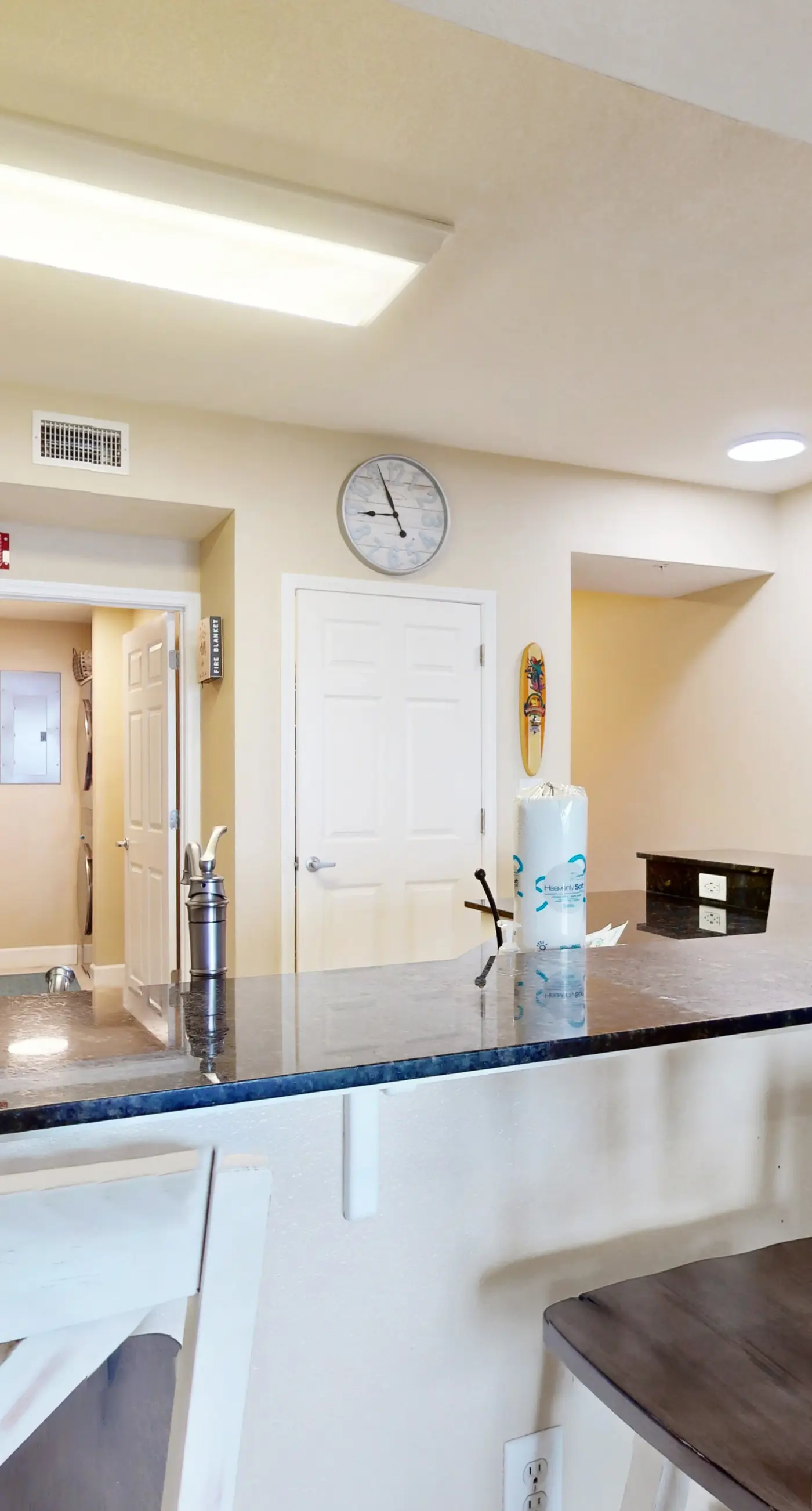 Remodeled family-friendly, beachfront condo w/ Gulf views, Pool & Hot tub