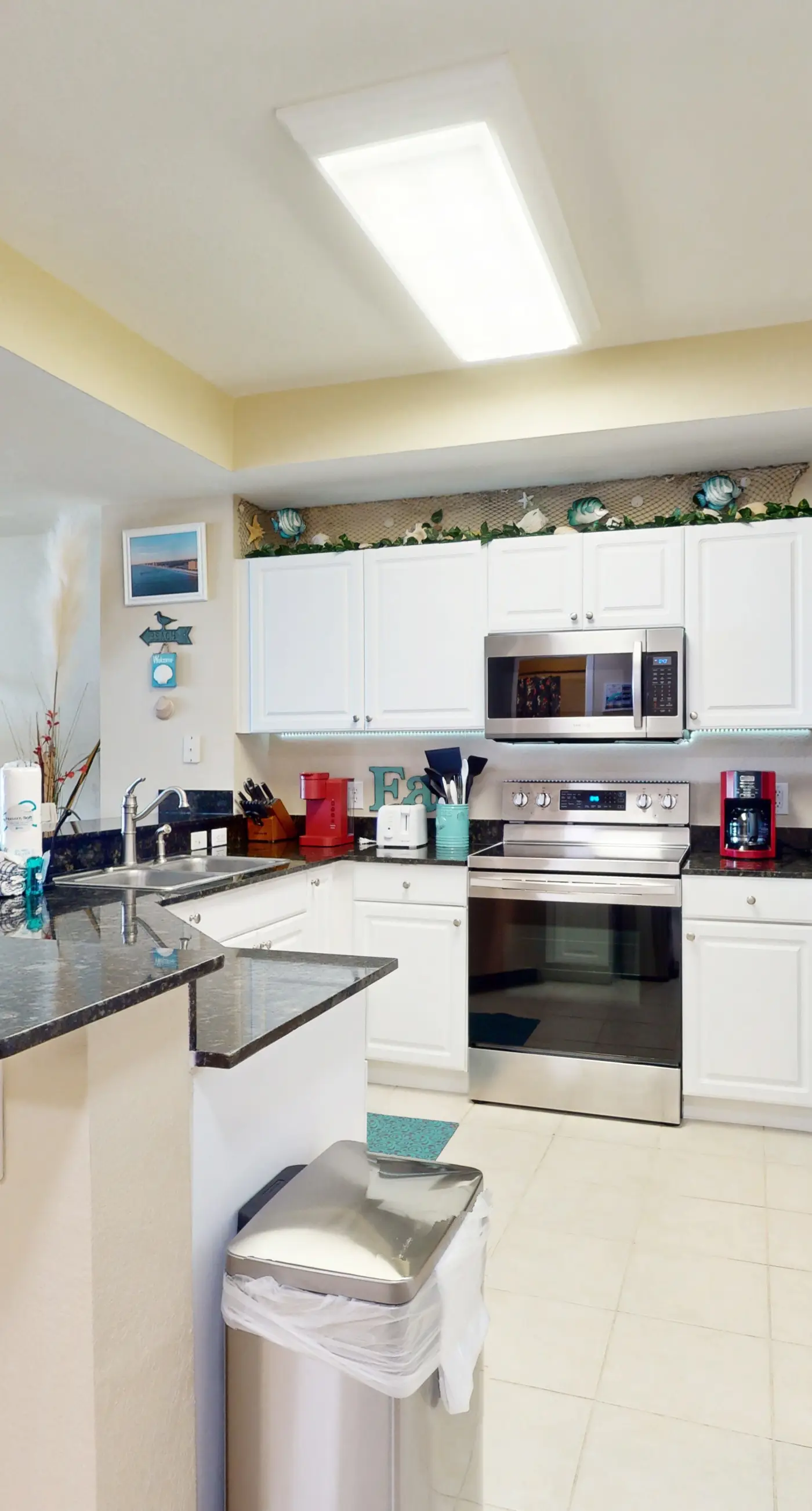 Remodeled family-friendly, beachfront condo w/ Gulf views, Pool & Hot tub