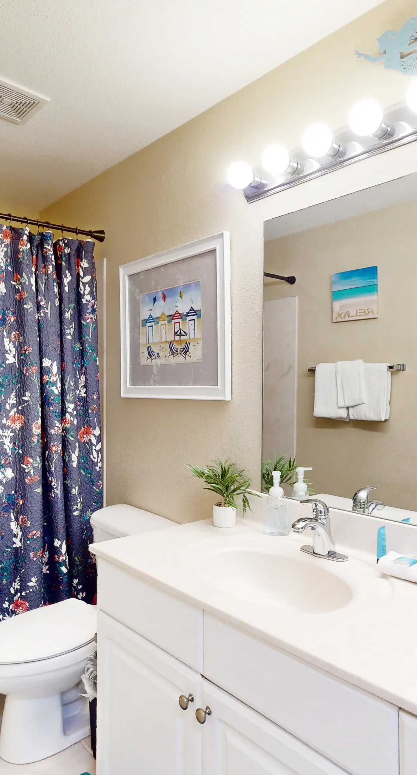 Remodeled family-friendly, beachfront condo w/ Gulf views, Pool & Hot tub