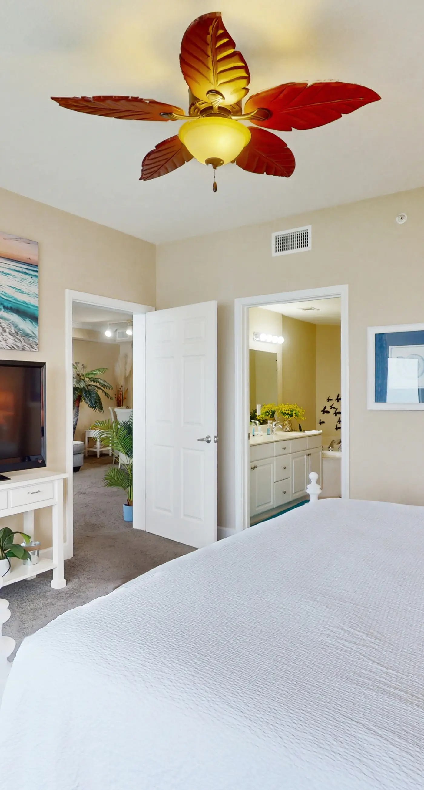Remodeled family-friendly, beachfront condo w/ Gulf views, Pool & Hot tub