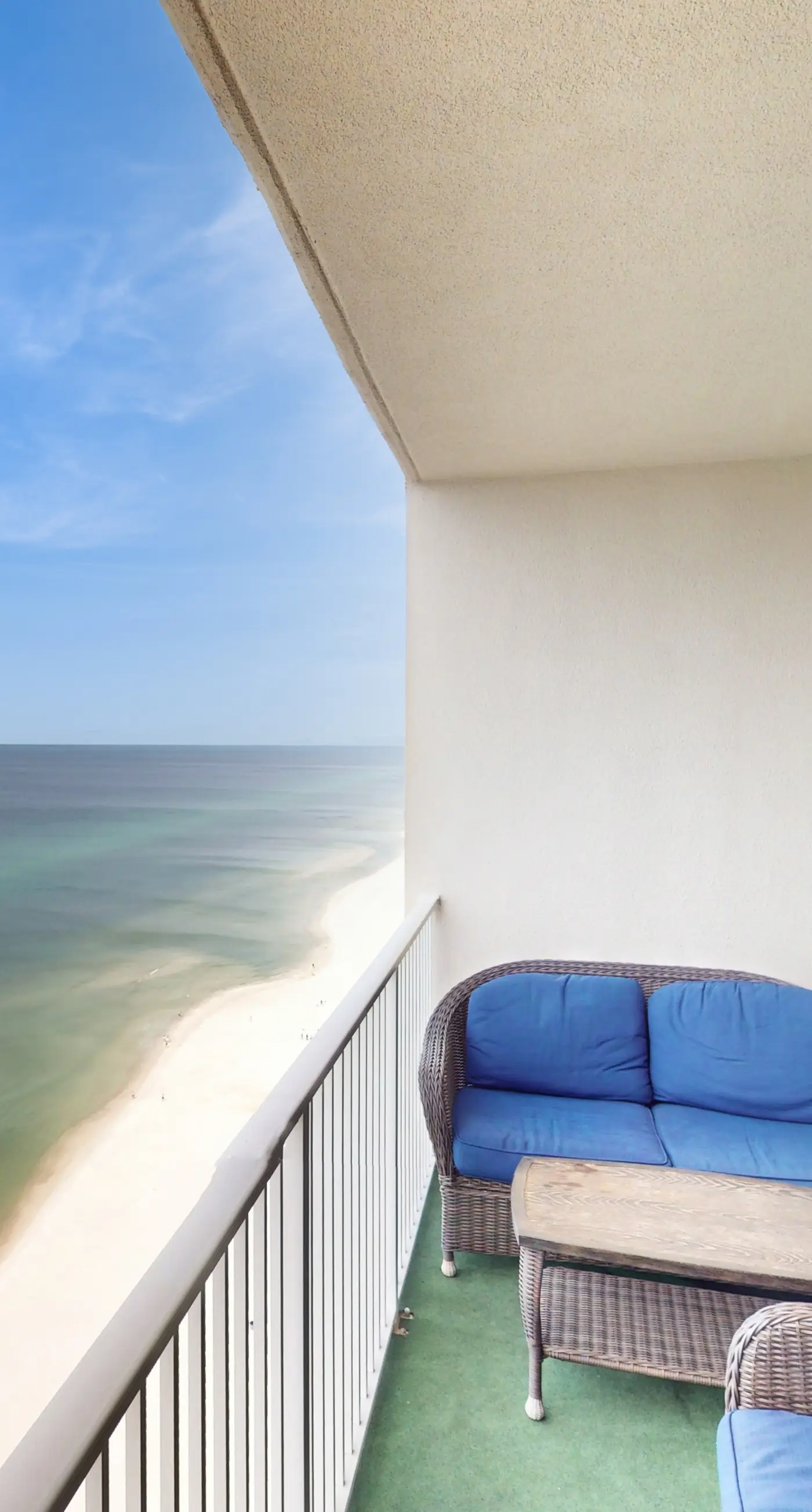 Remodeled family-friendly, beachfront condo w/ Gulf views, Pool & Hot tub