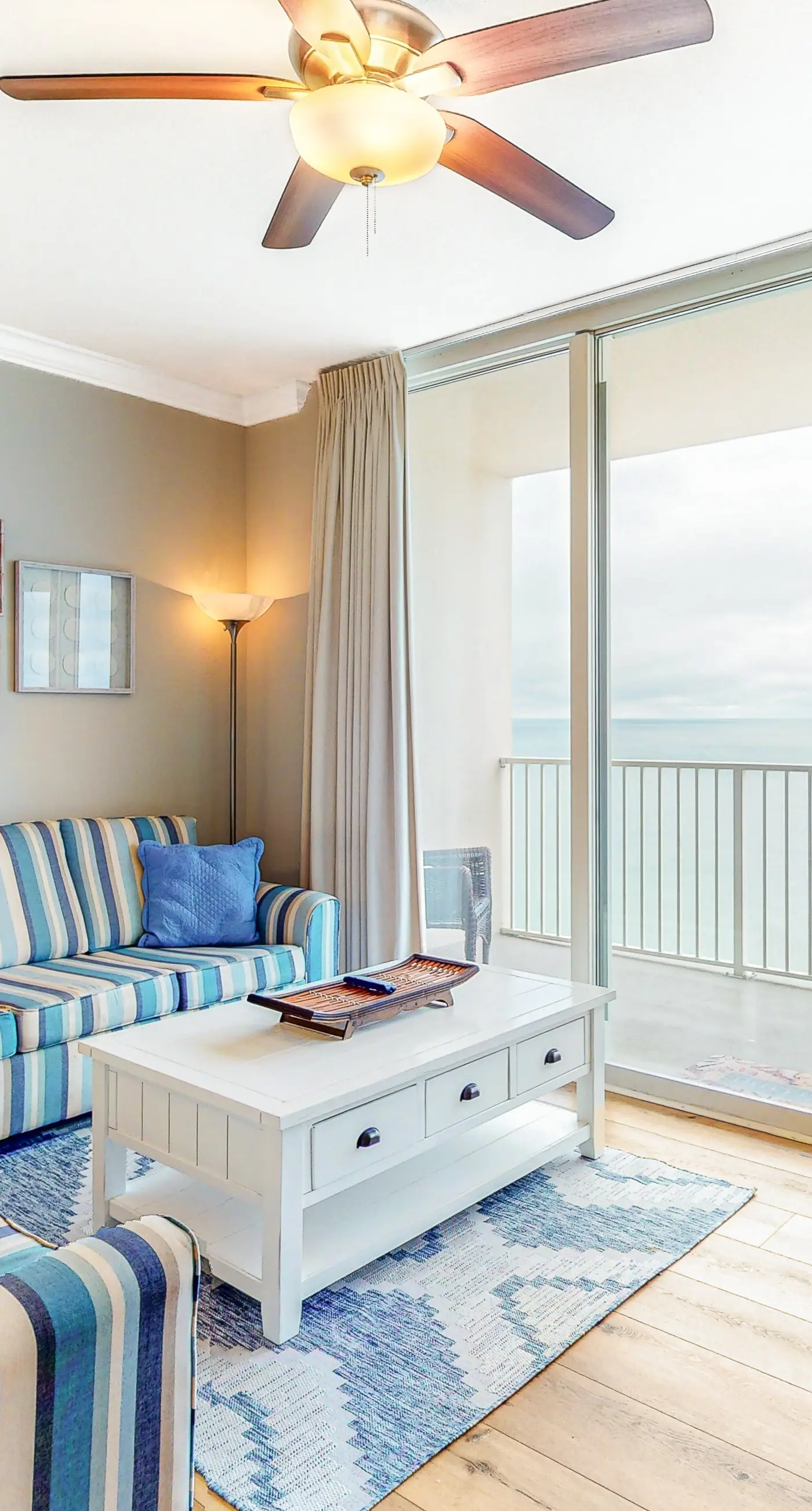 Picturesque 18th-floor gulf-front condo w/ pools, hot tubs & beach service