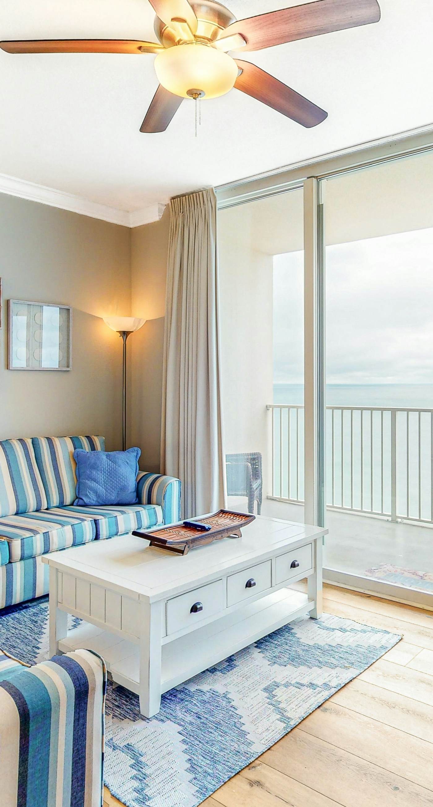 Picturesque 18th-floor gulf-front condo w/ pools, hot tubs & beach service