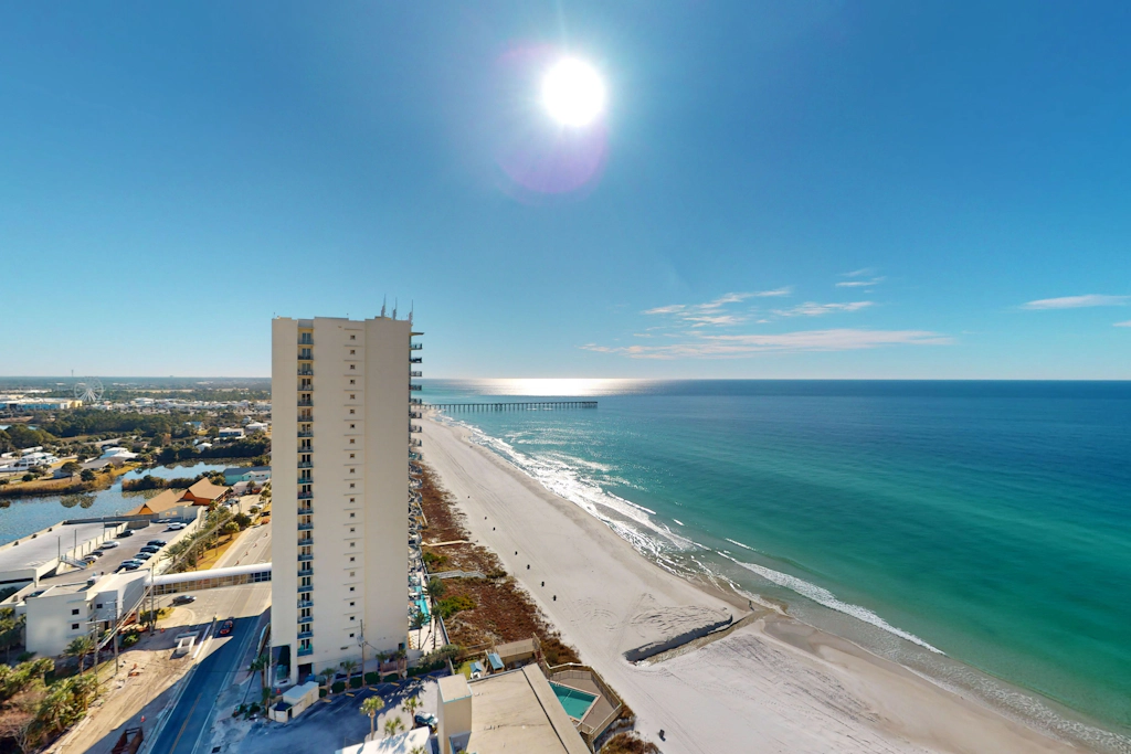 Gulf-Front Condo on 19th Floor with Furnished Balcony, Shared Pools & Hot tubs