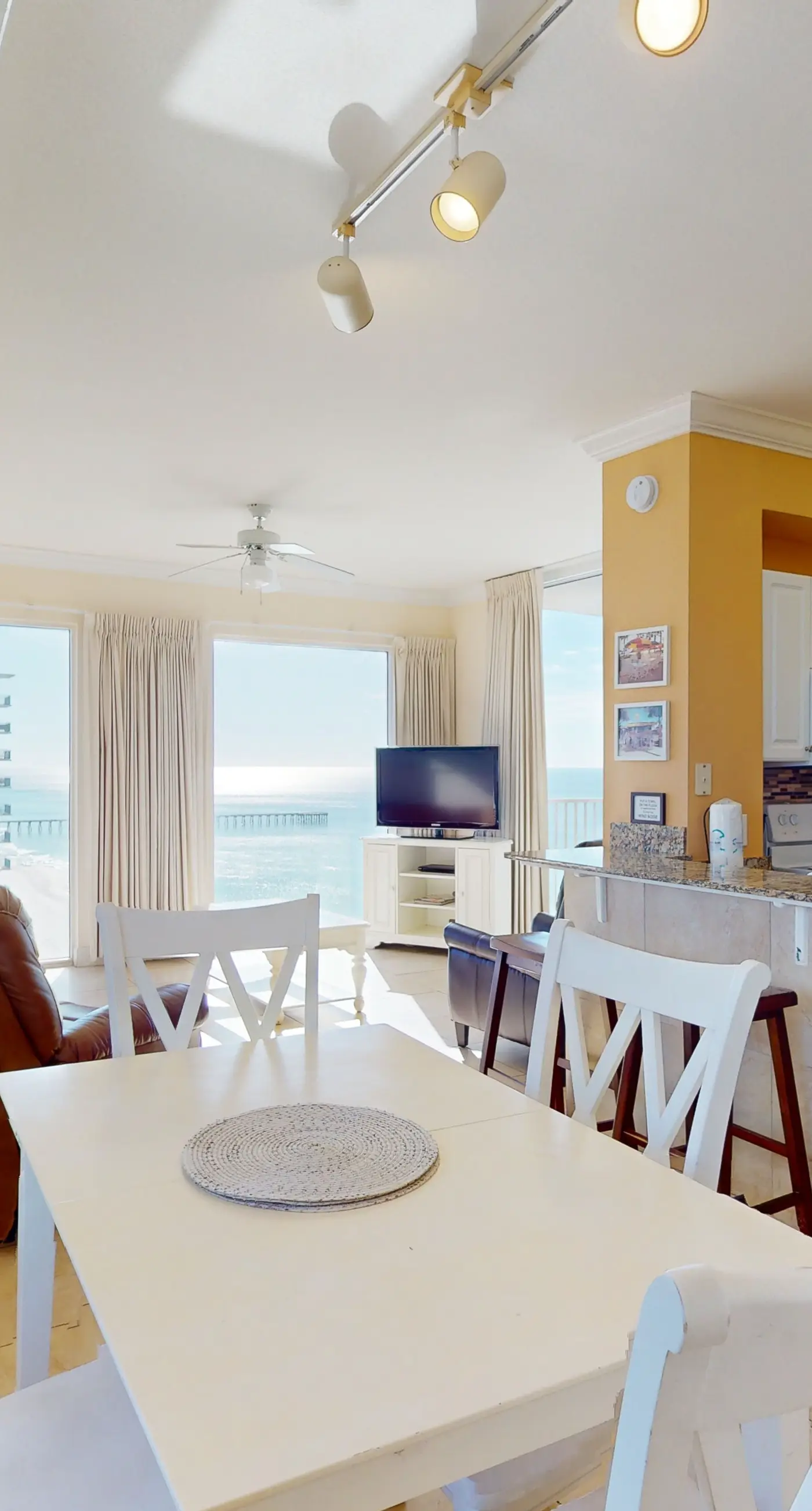 Gulf-Front Condo on 19th Floor w/Furnished Balcony, Shared Pools & Hot tubs