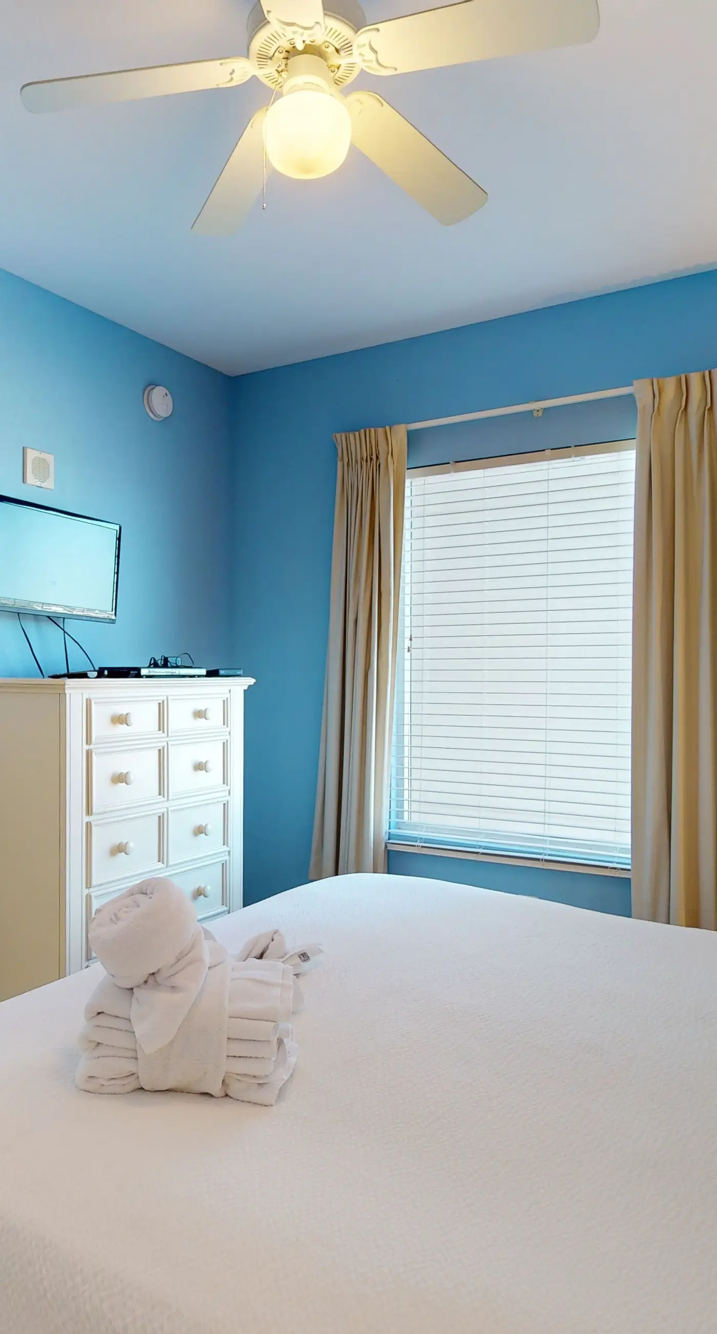 Gulf-Front Condo on 19th Floor w/Furnished Balcony, Shared Pools & Hot tubs