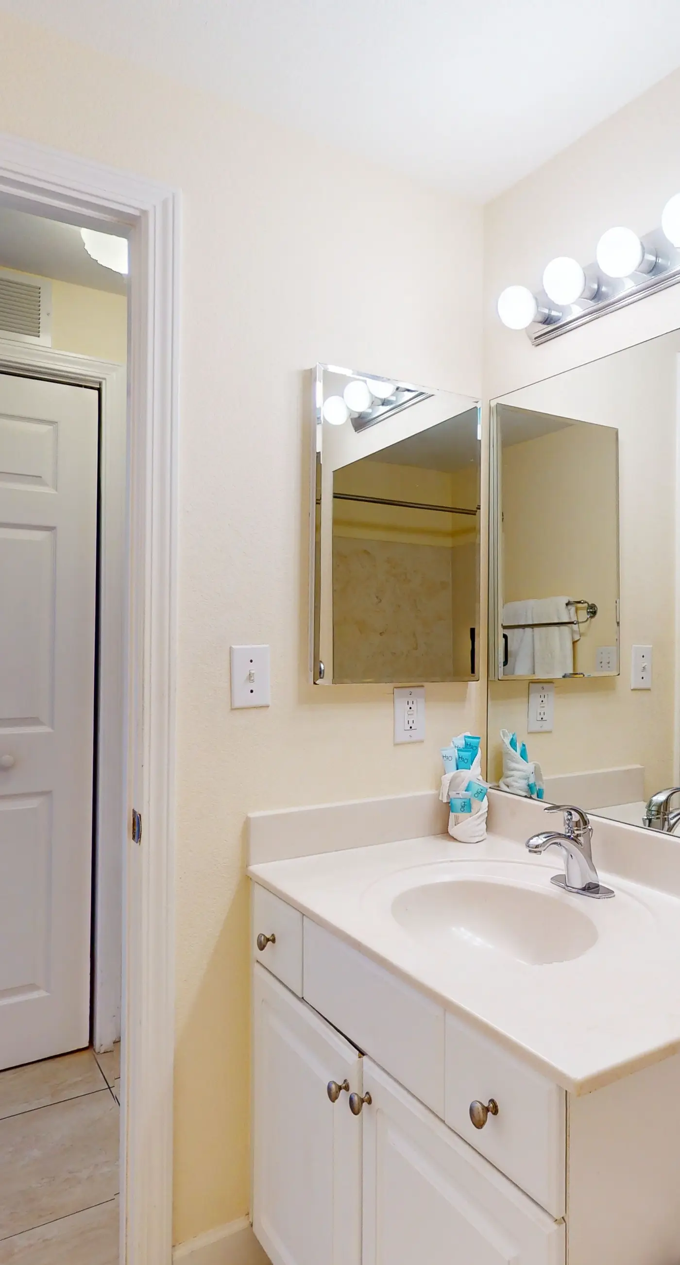 Gulf-Front Condo on 19th Floor w/Furnished Balcony, Shared Pools & Hot tubs